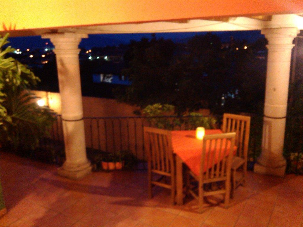 image-housing-carousel