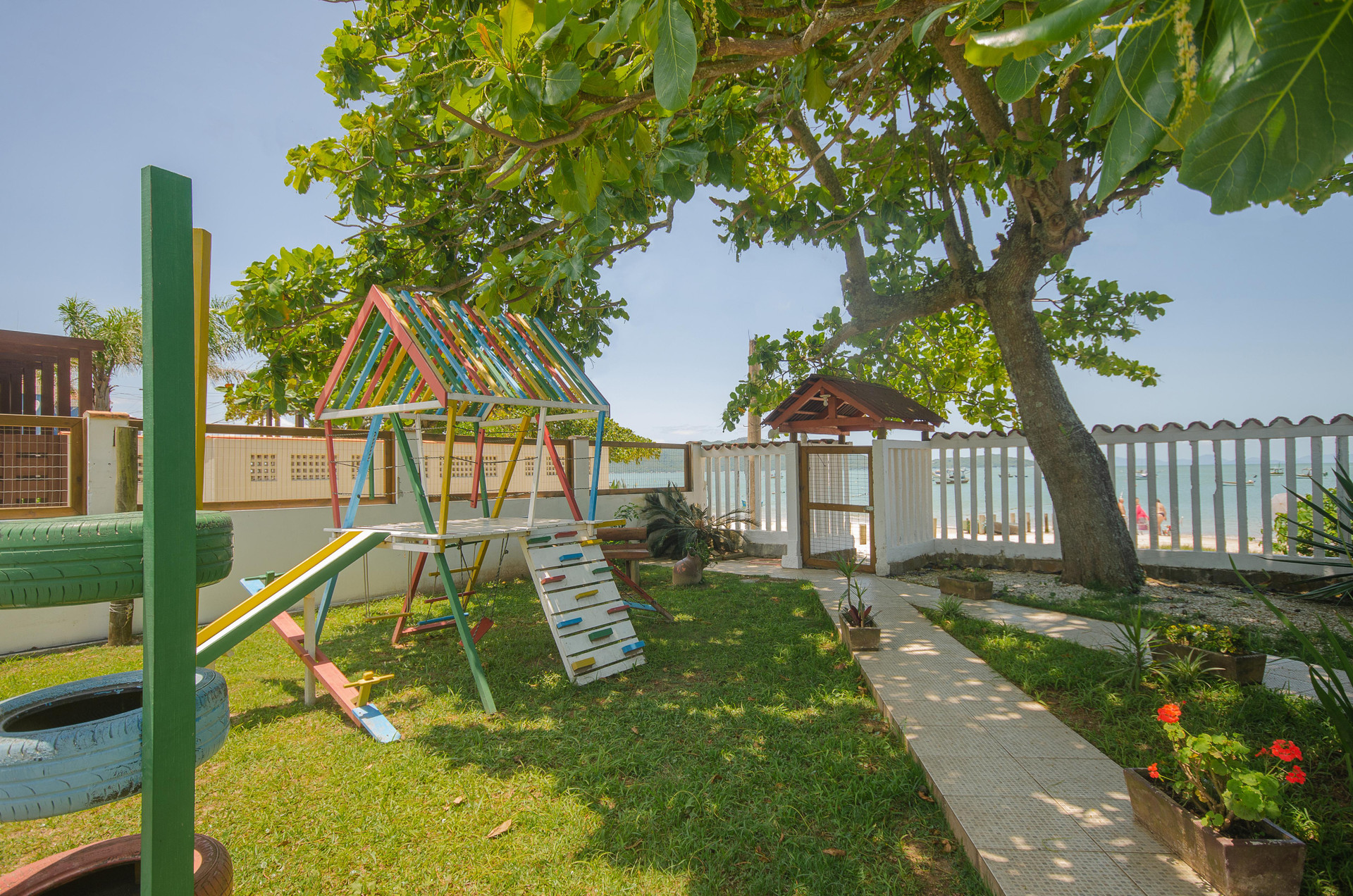 image-housing-carousel