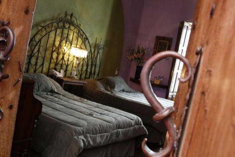 image-housing-carousel