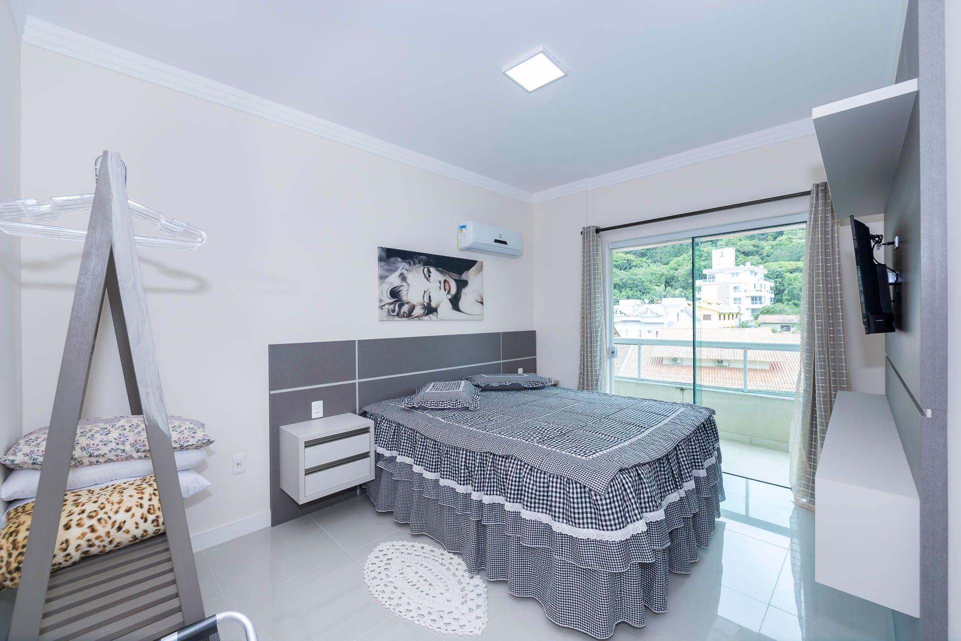 image-housing-carousel