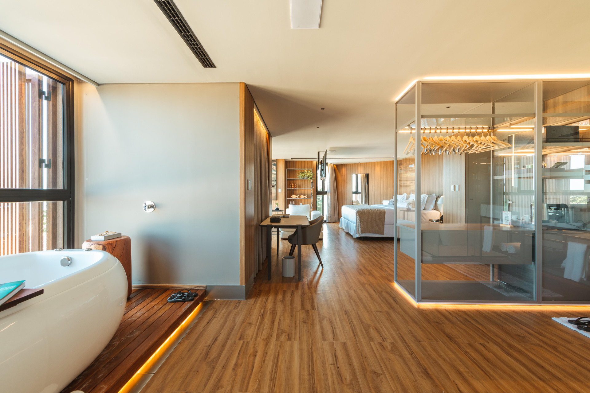 image-housing-carousel