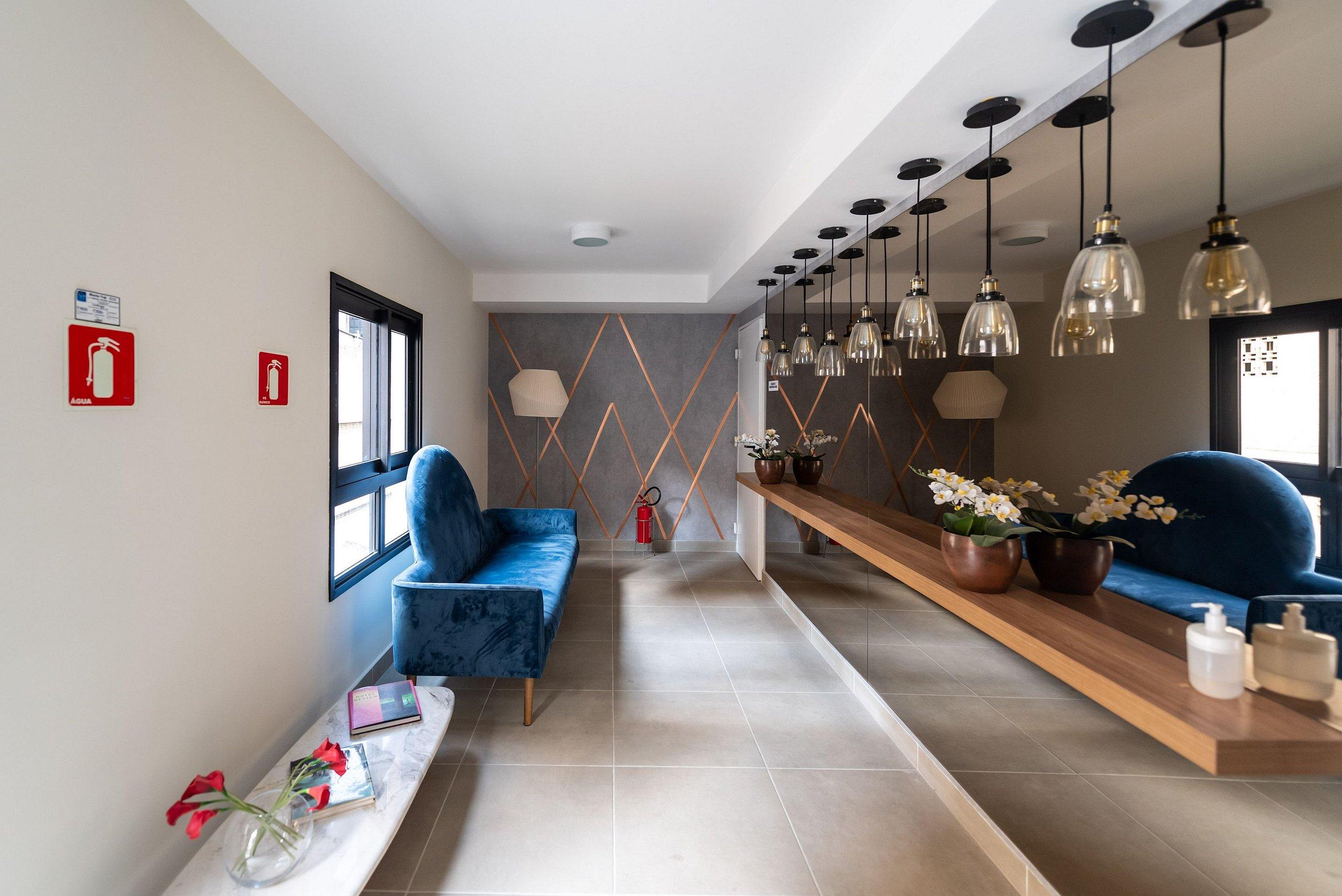 image-housing-carousel