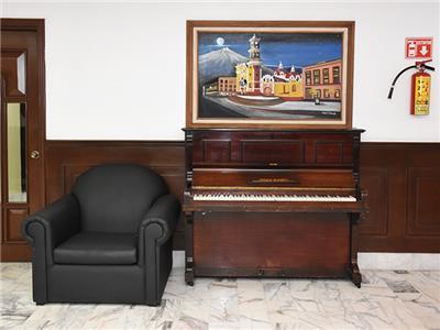 image-housing-carousel