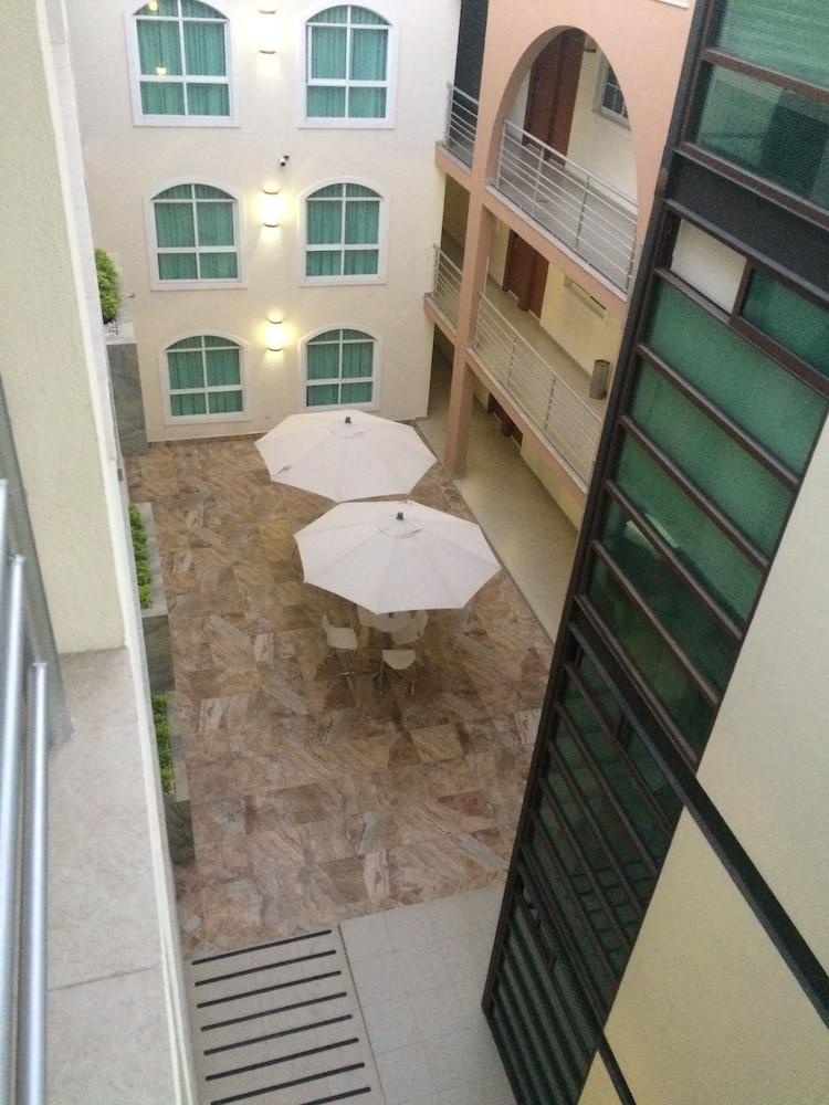image-housing-carousel