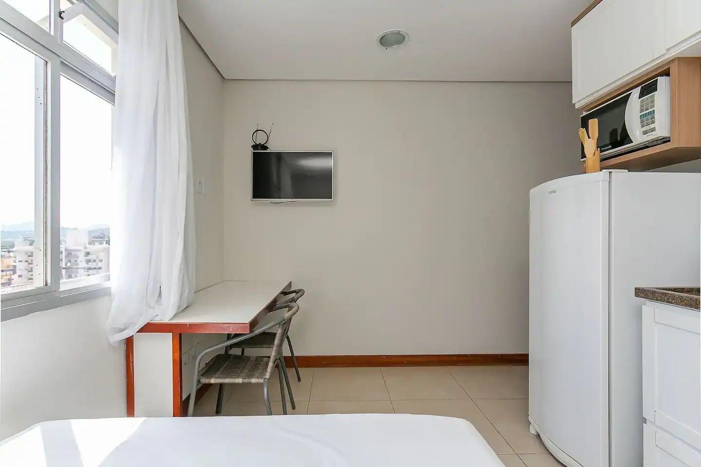 image-housing-carousel