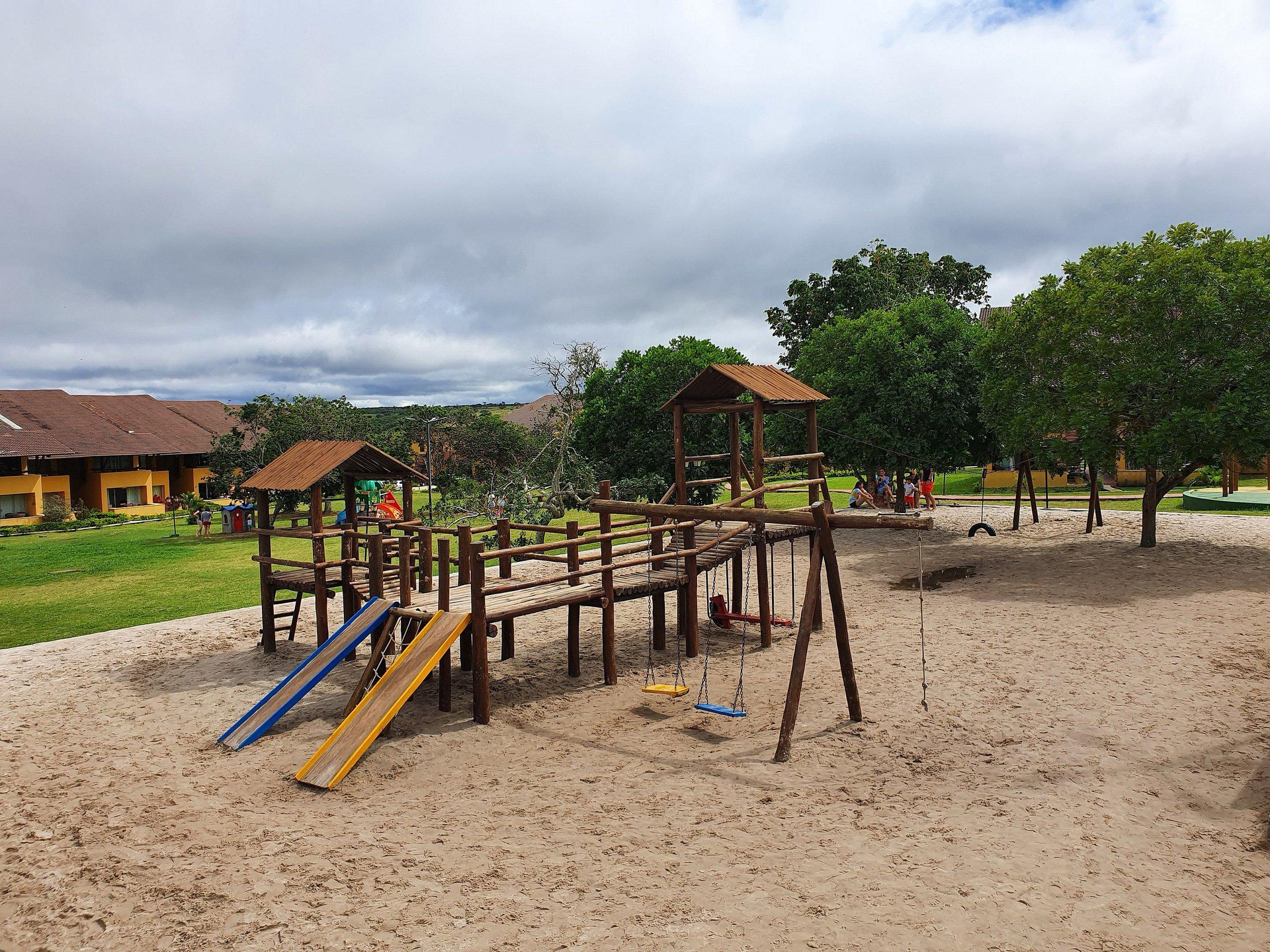 image-housing-carousel