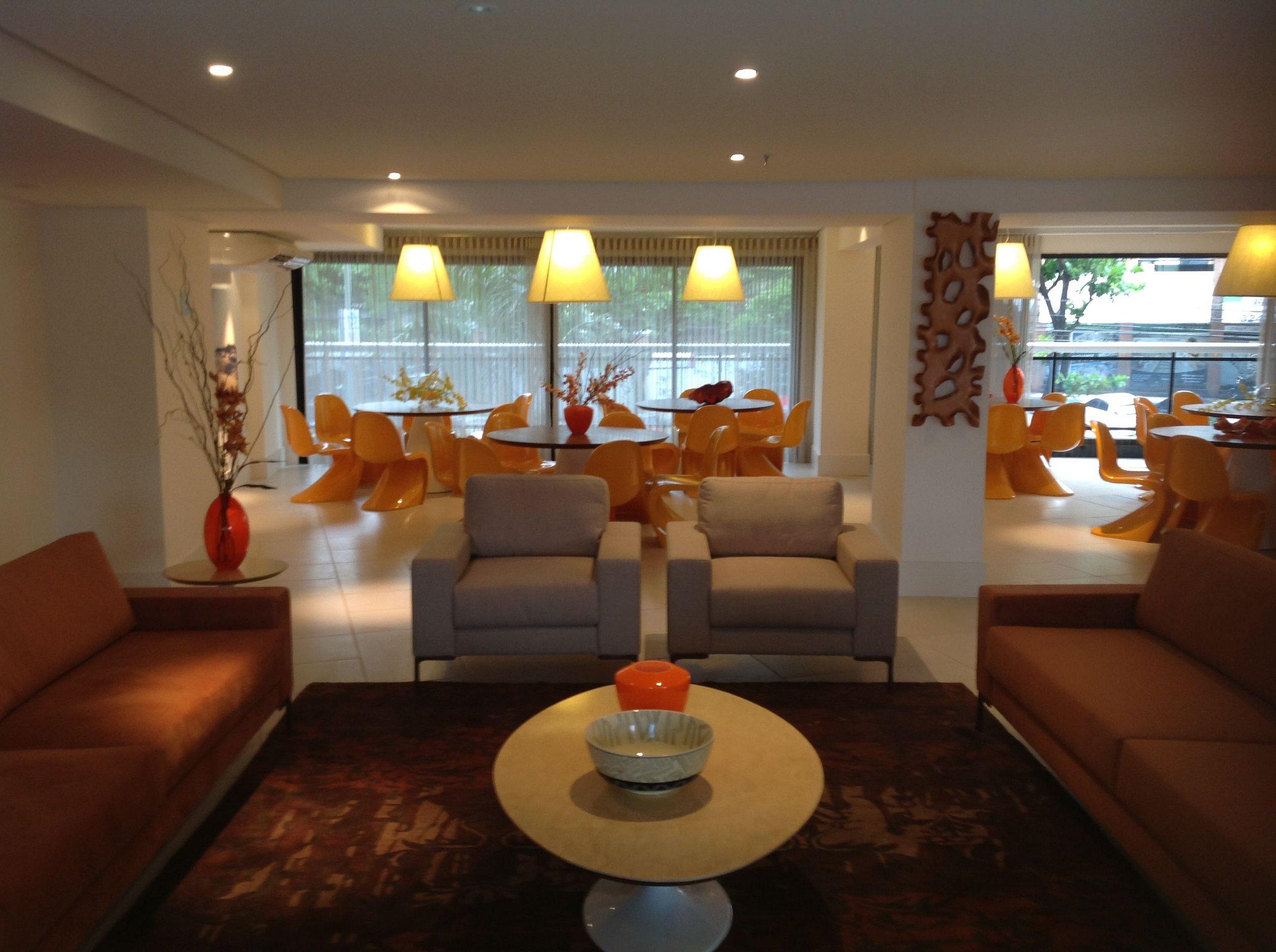 image-housing-carousel