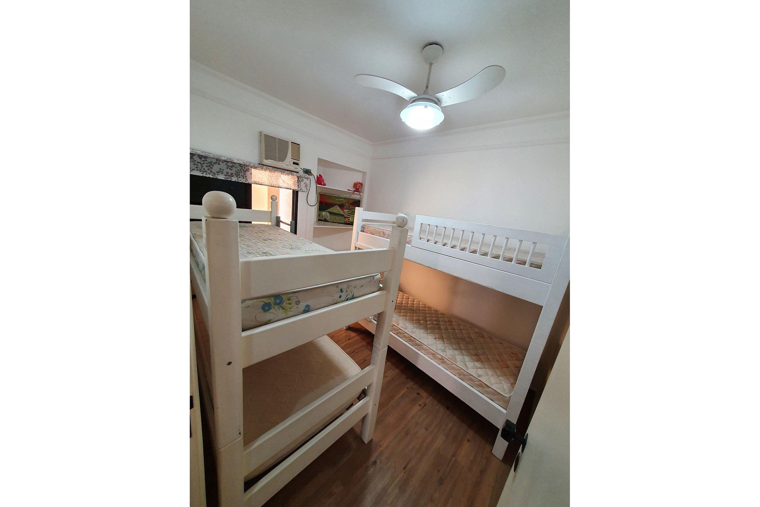image-housing-carousel
