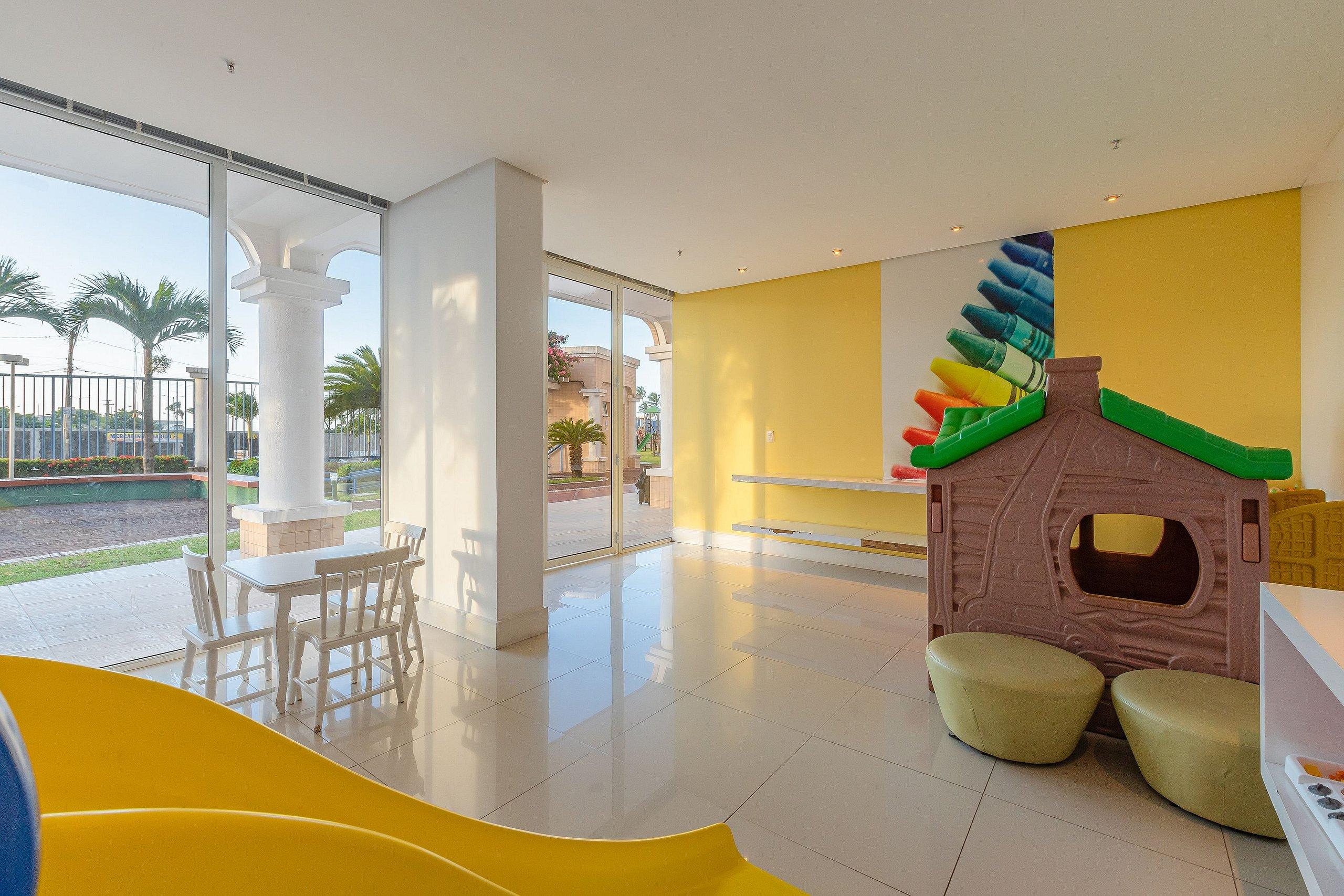 image-housing-carousel