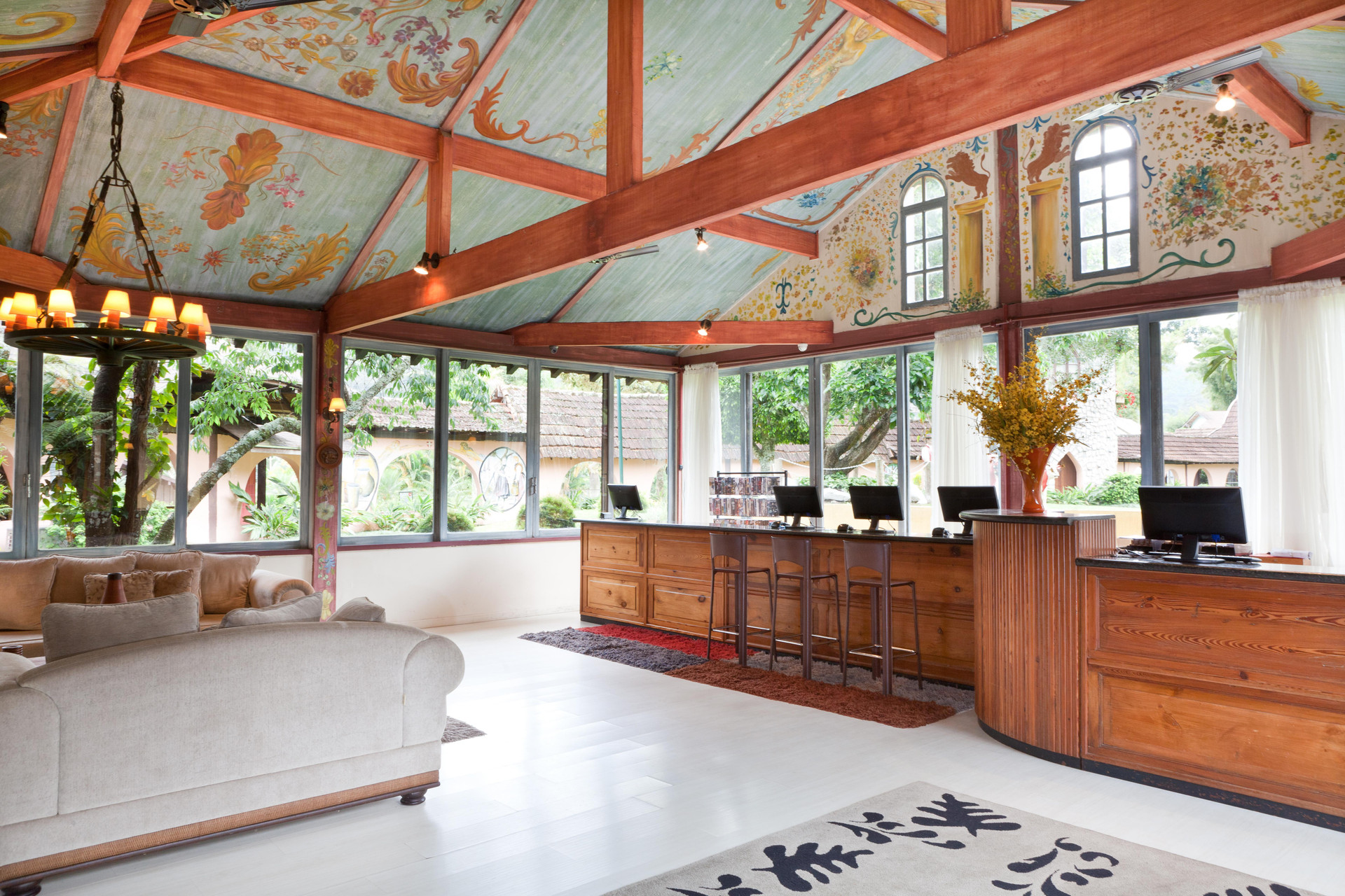 image-housing-carousel