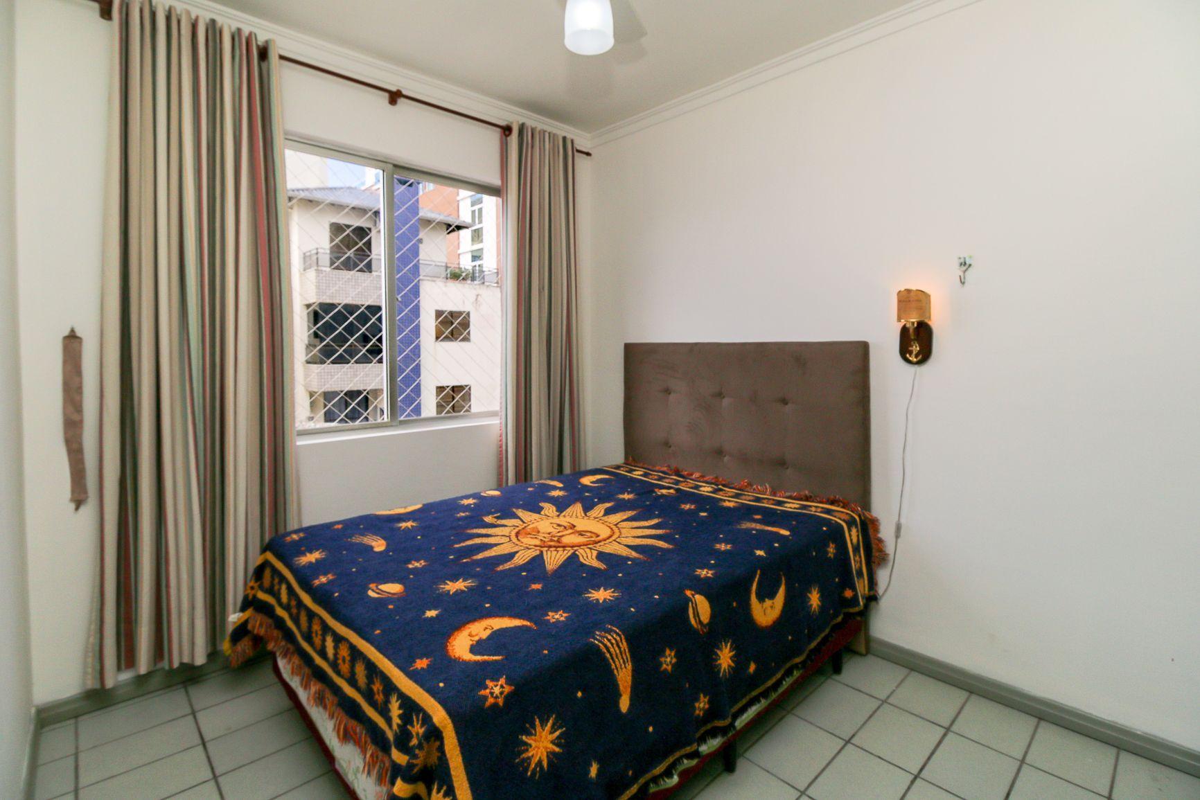 image-housing-carousel