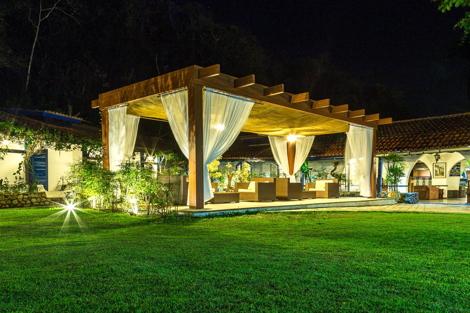 image-housing-carousel
