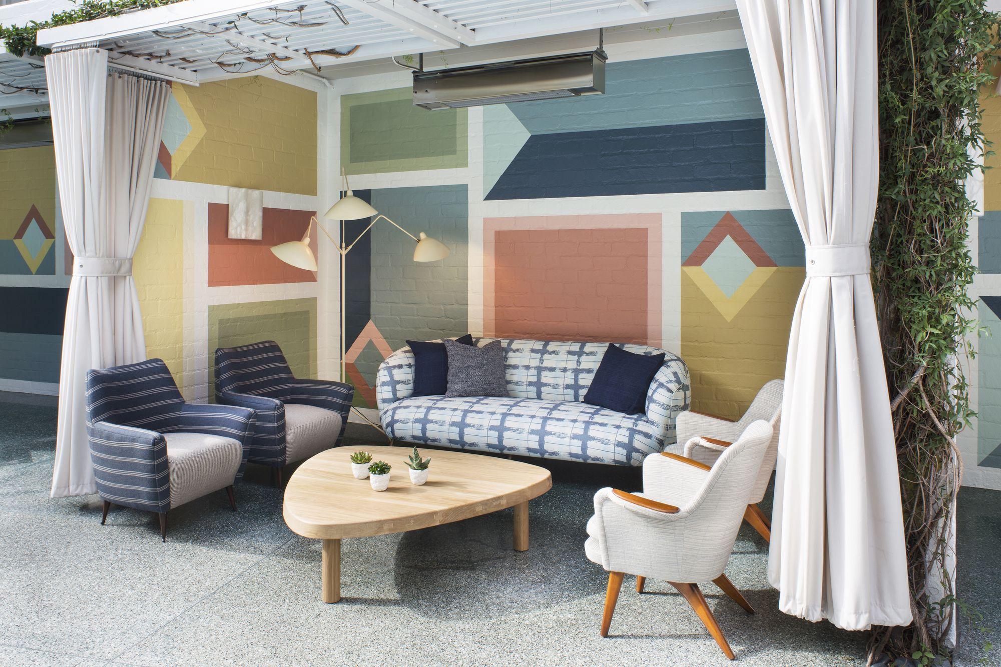 image-housing-carousel