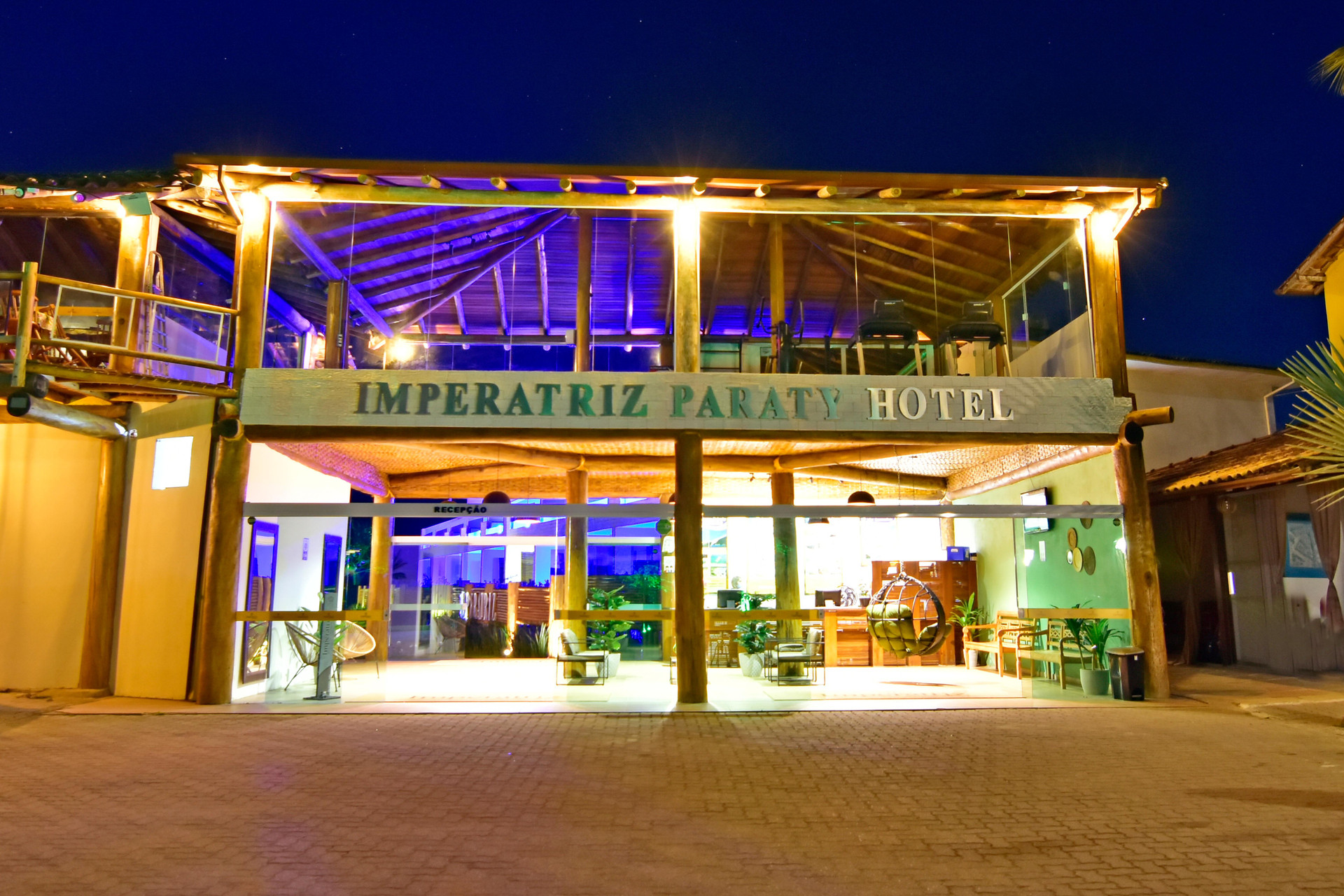 image-housing-carousel