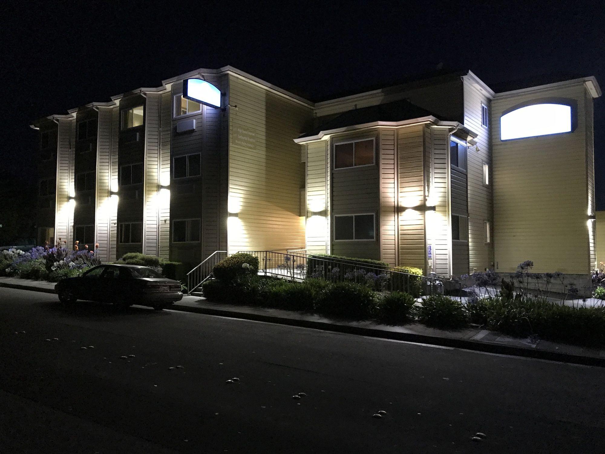 image-housing-carousel
