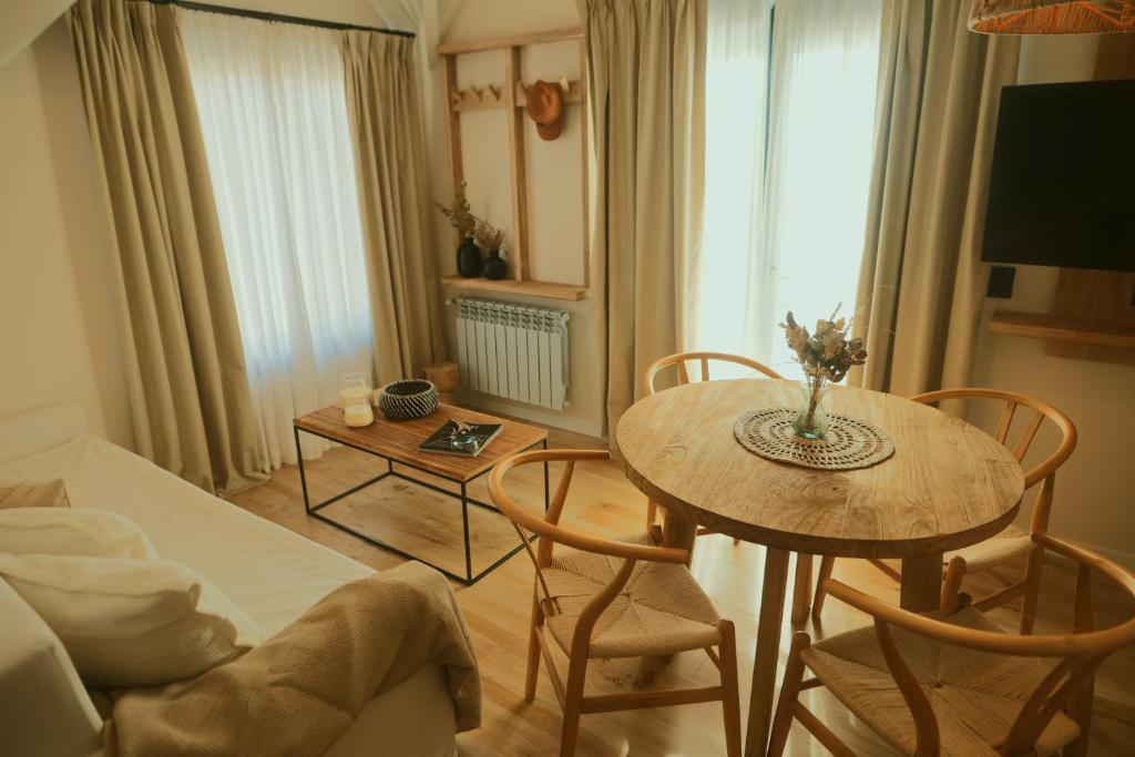 image-housing-carousel