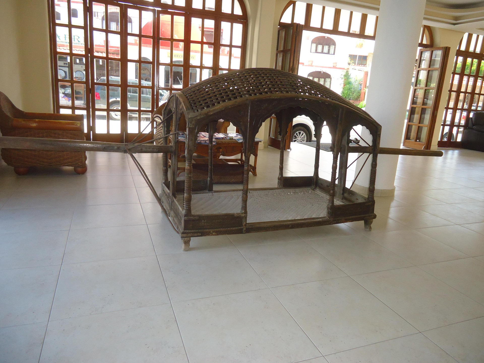 image-housing-carousel