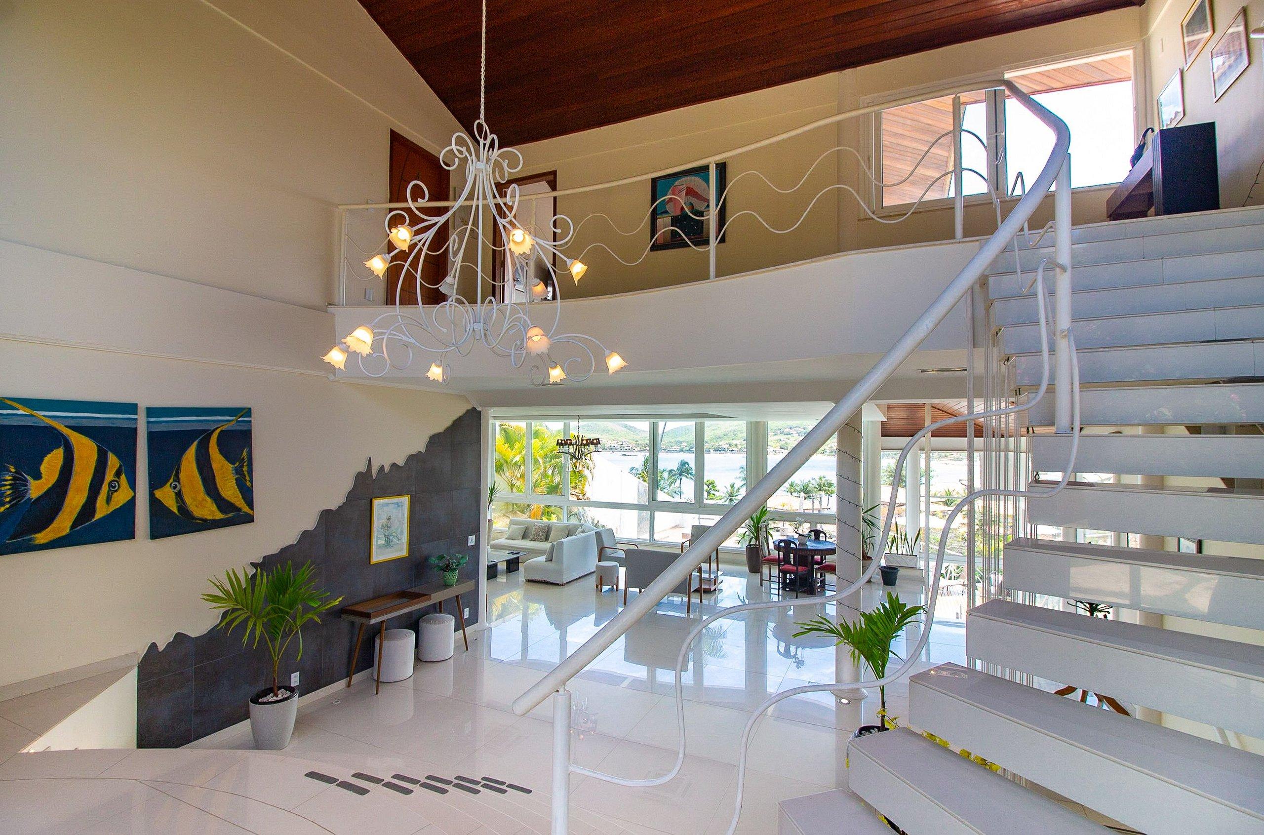 image-housing-carousel