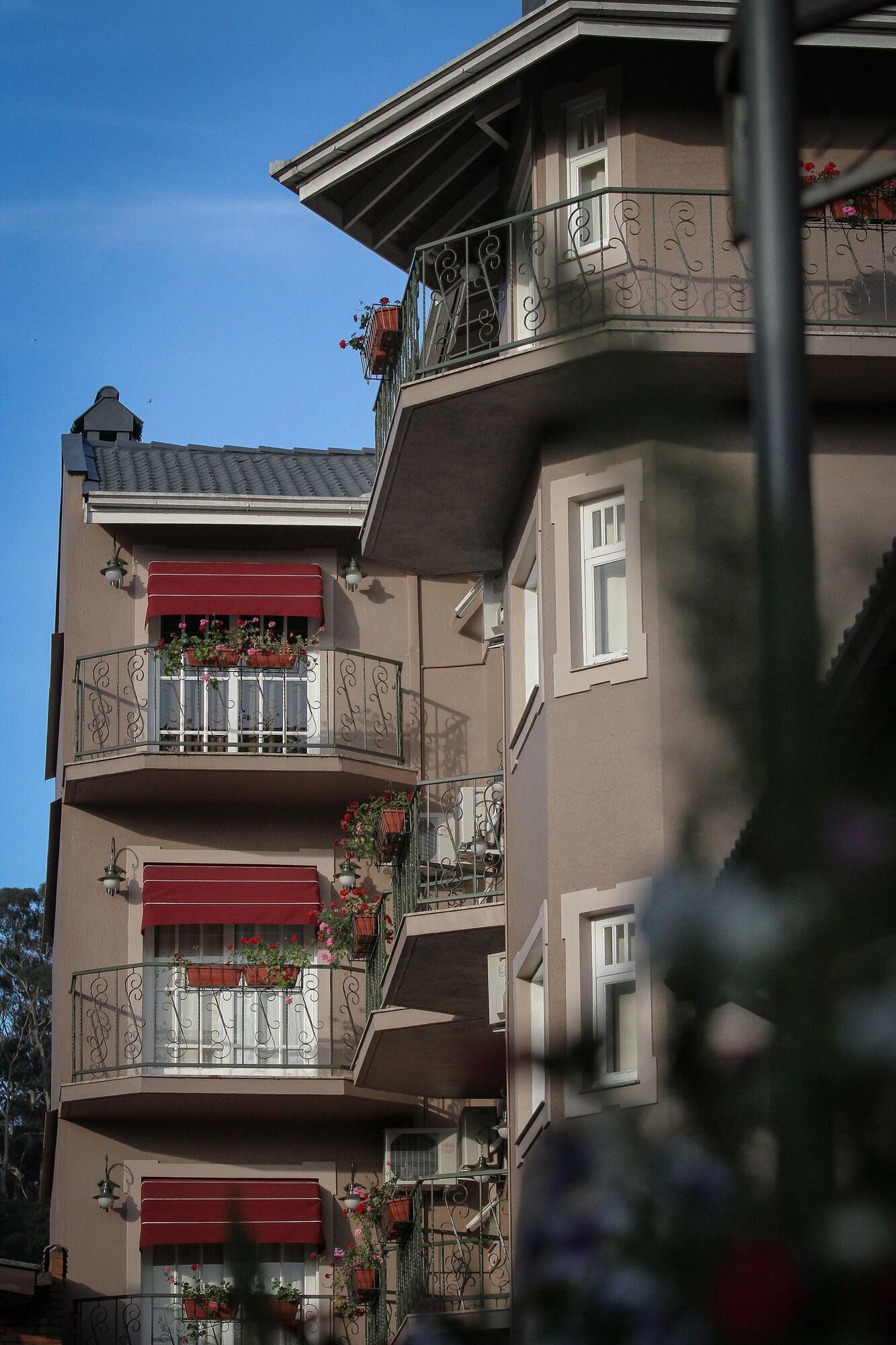 image-housing-carousel