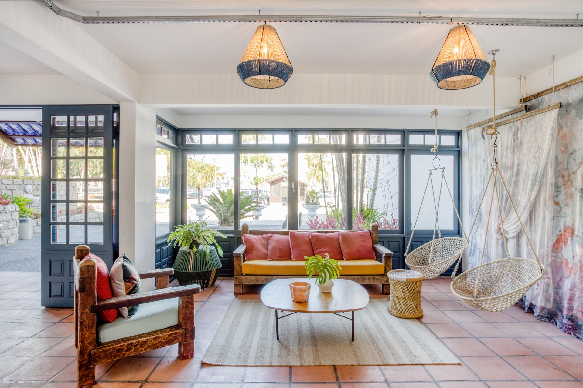 image-housing-carousel