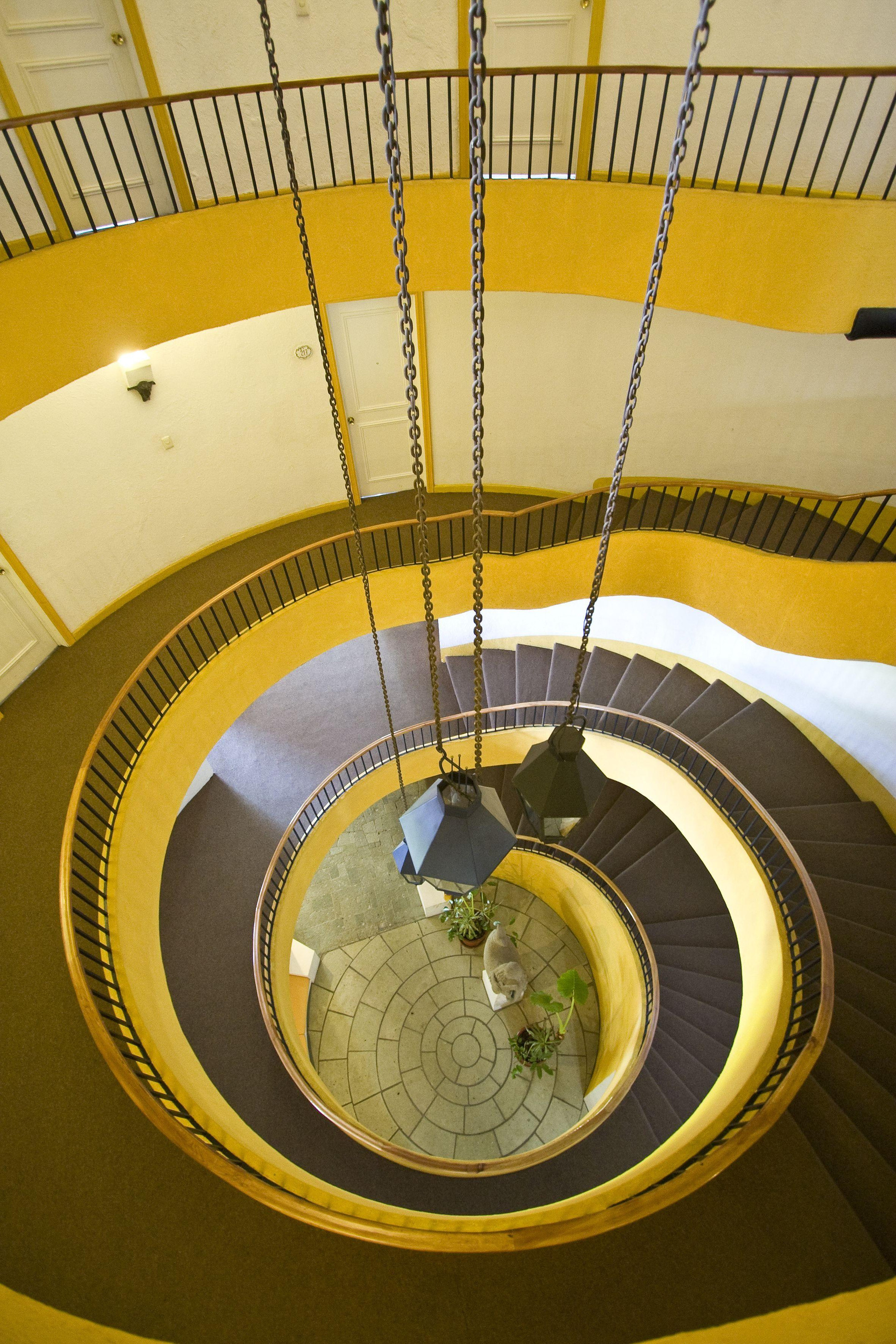 image-housing-carousel