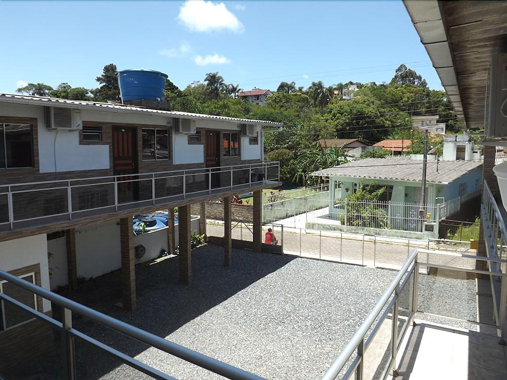 image-housing-carousel