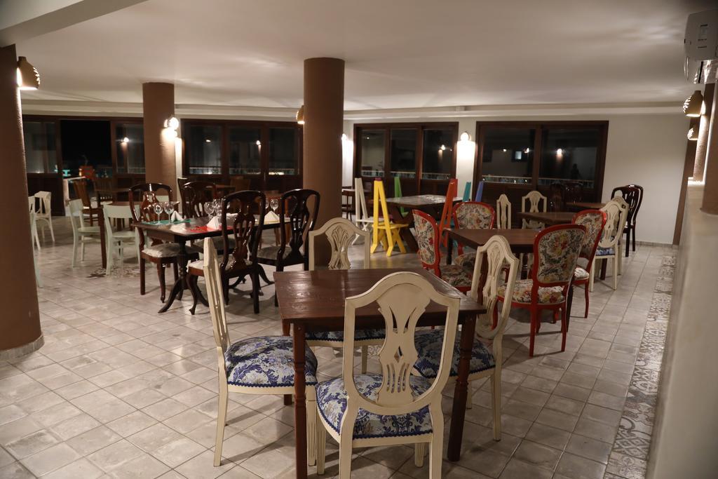 image-housing-carousel