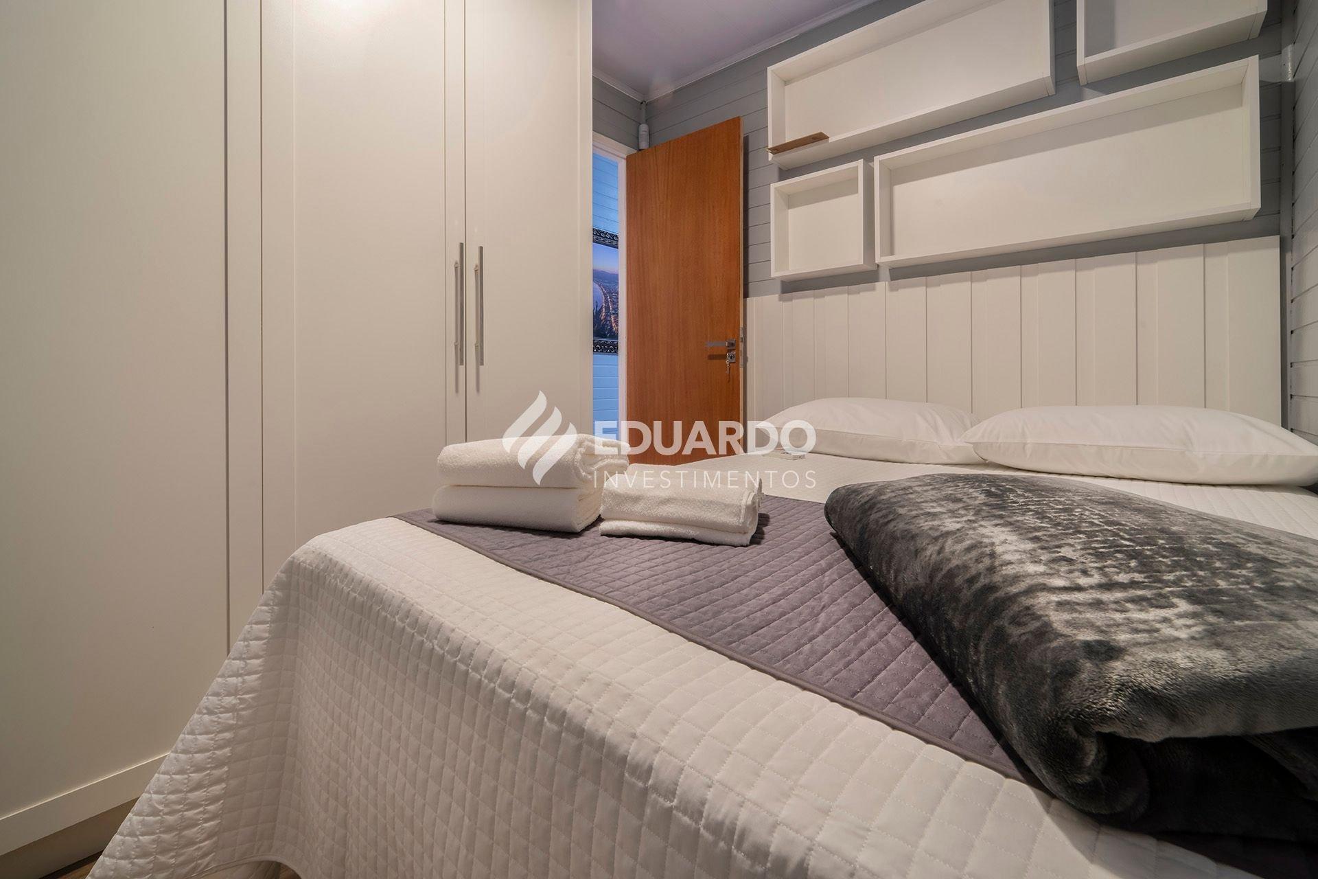 image-housing-carousel