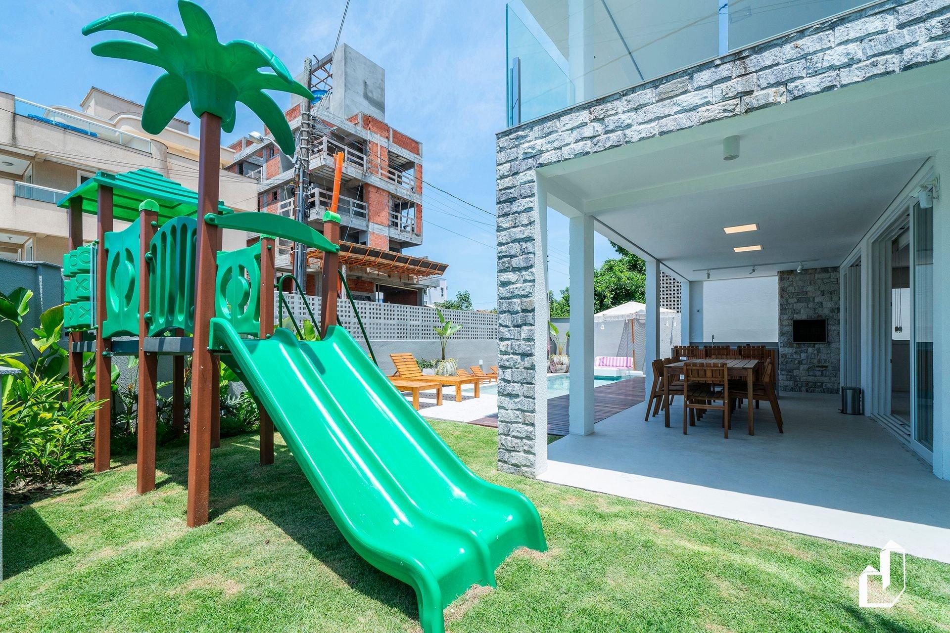 image-housing-carousel