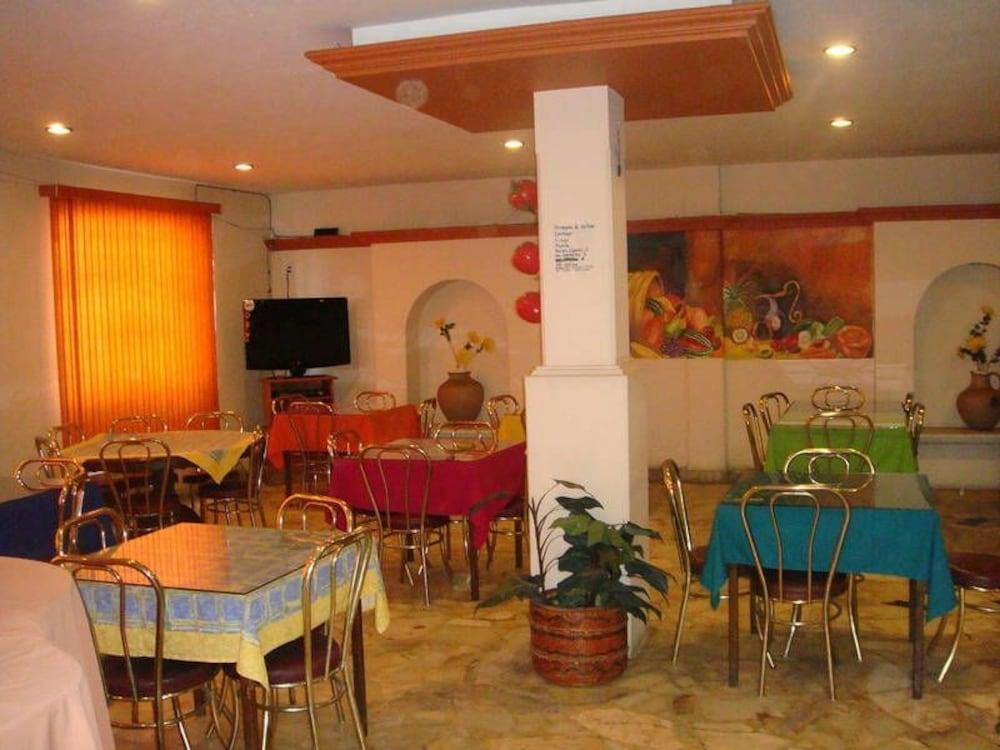image-housing-carousel