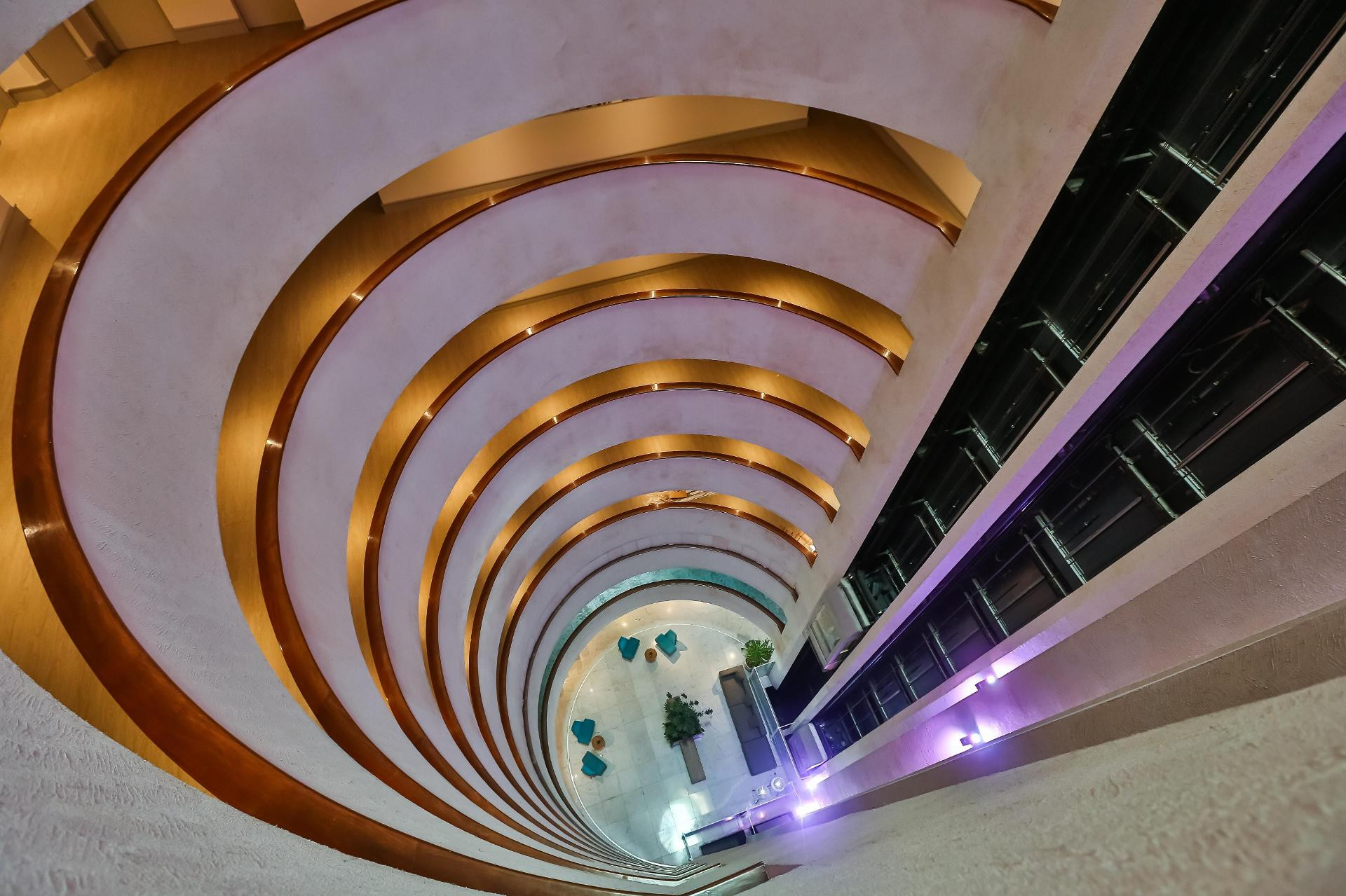 image-housing-carousel