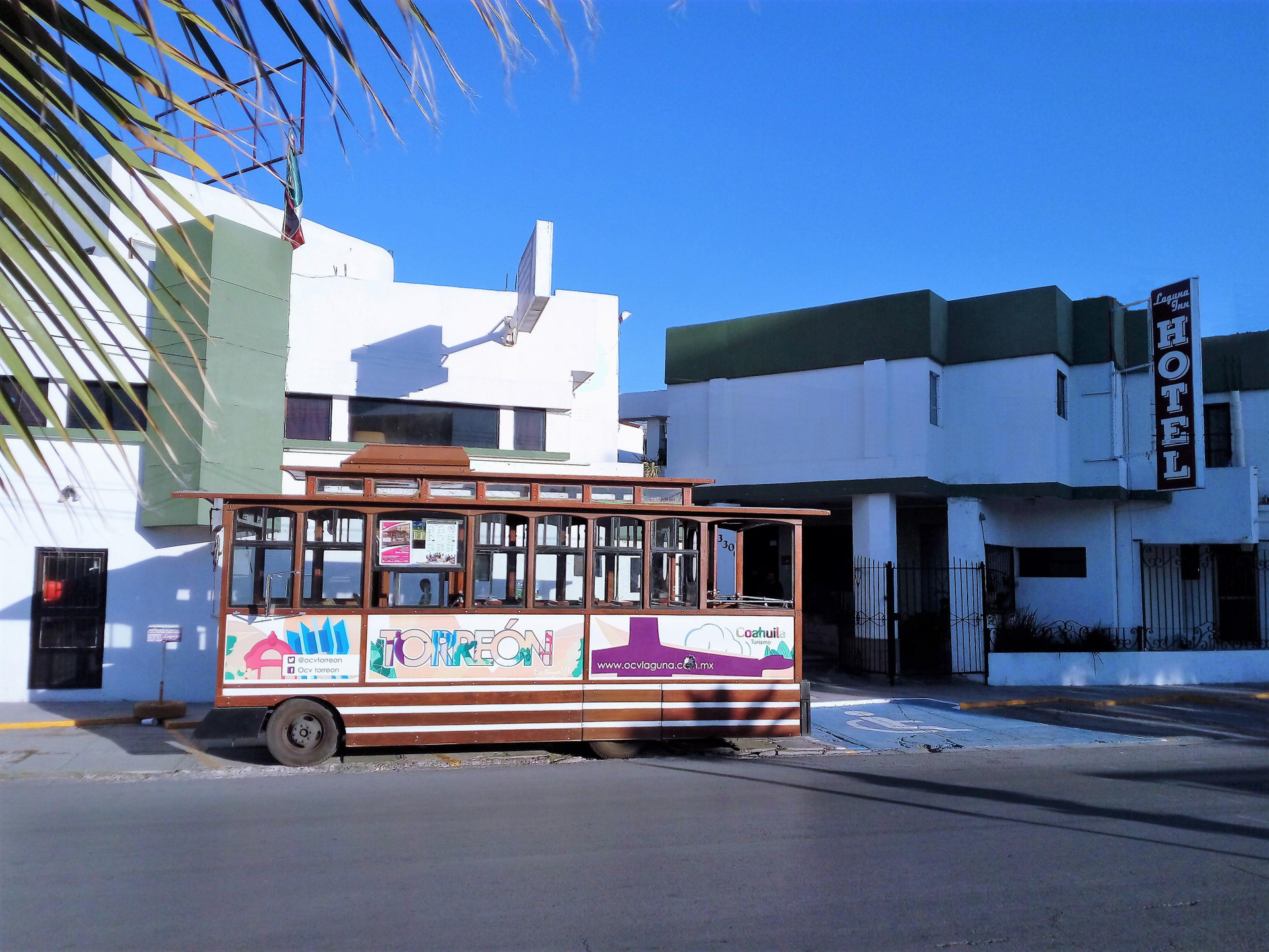 image-housing-carousel