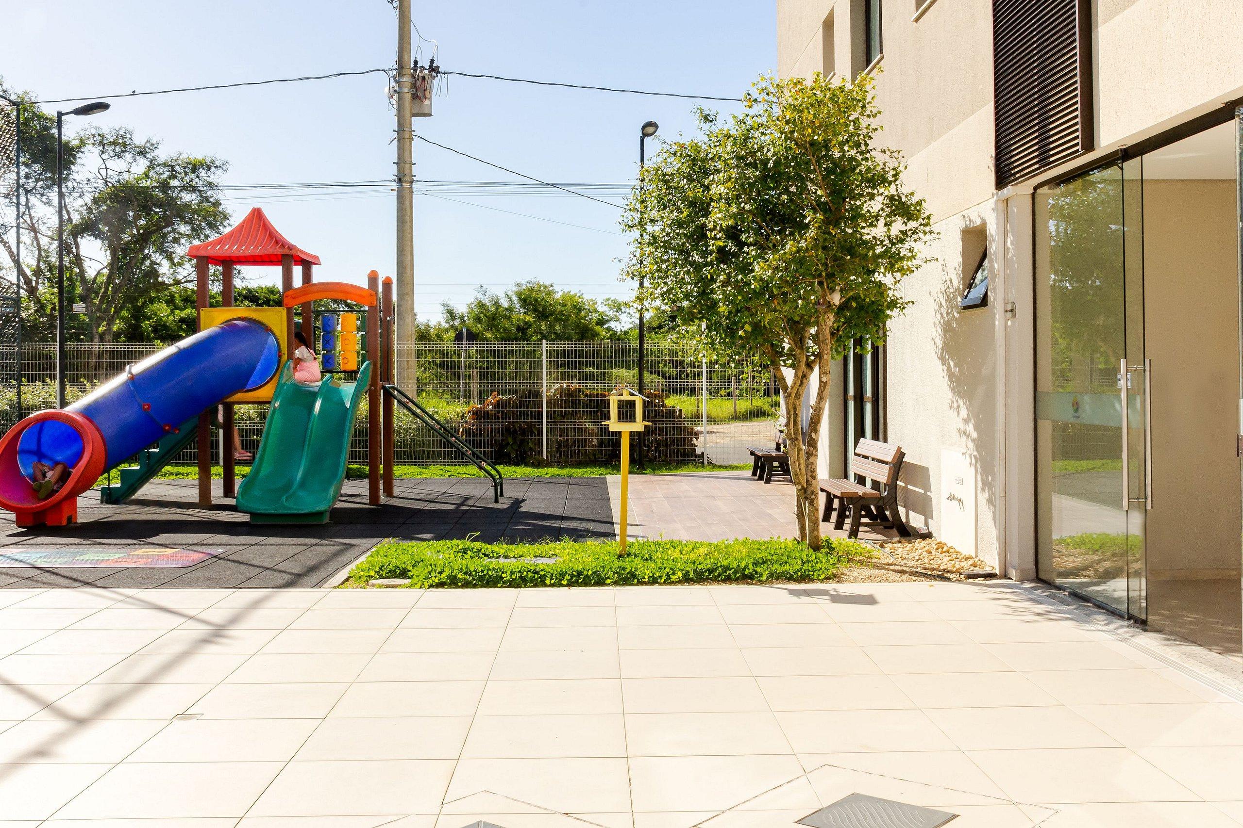 image-housing-carousel