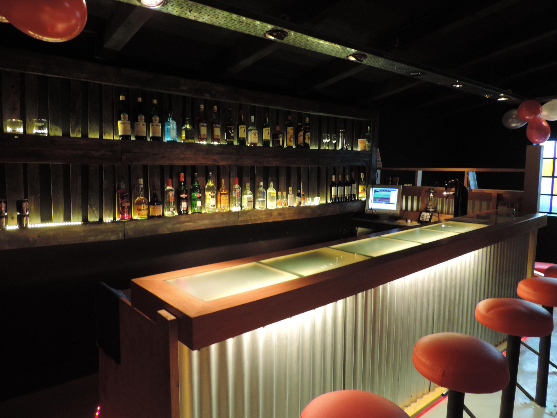 image-housing-carousel