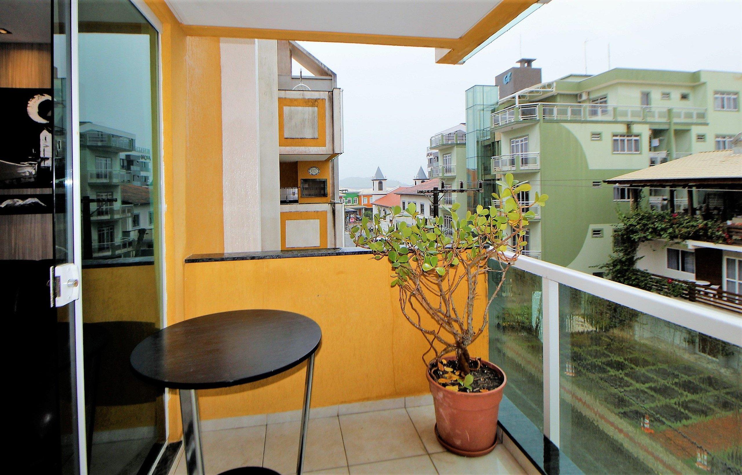 image-housing-carousel
