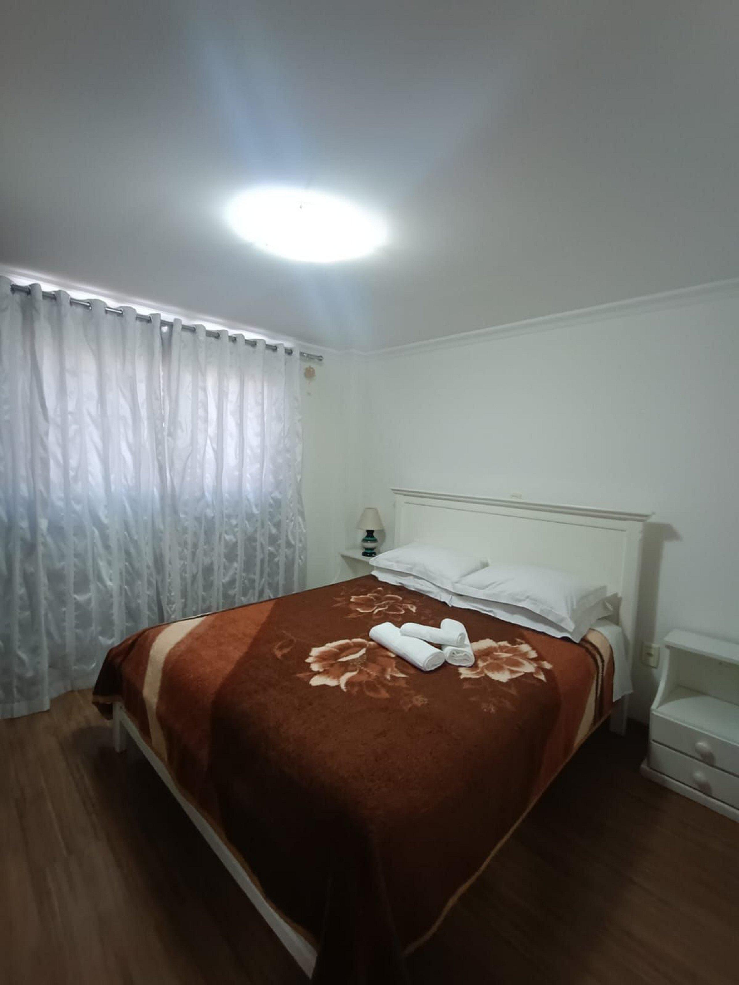 image-housing-carousel