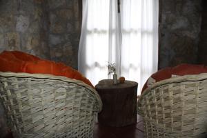 image-housing-carousel