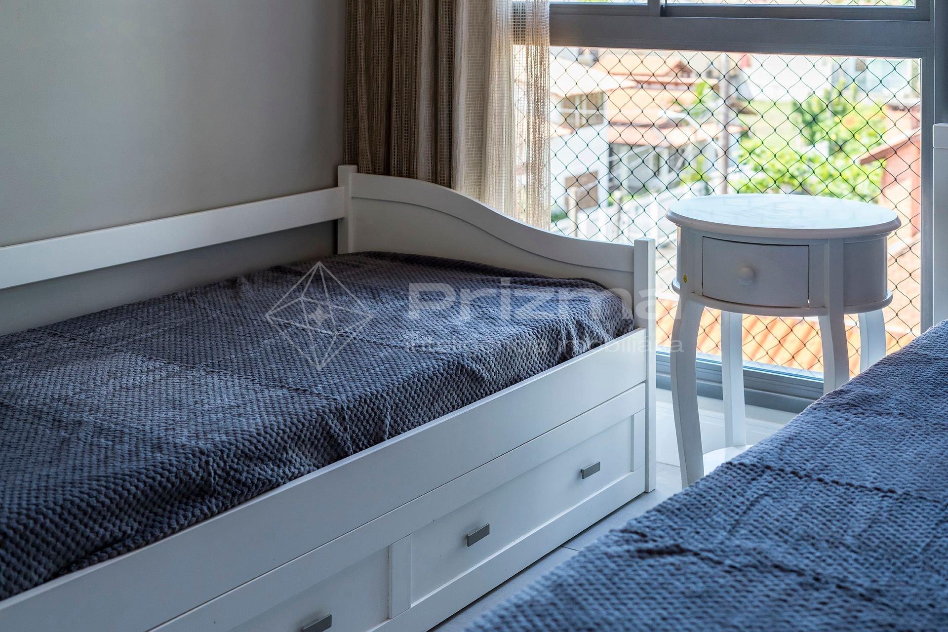 image-housing-carousel