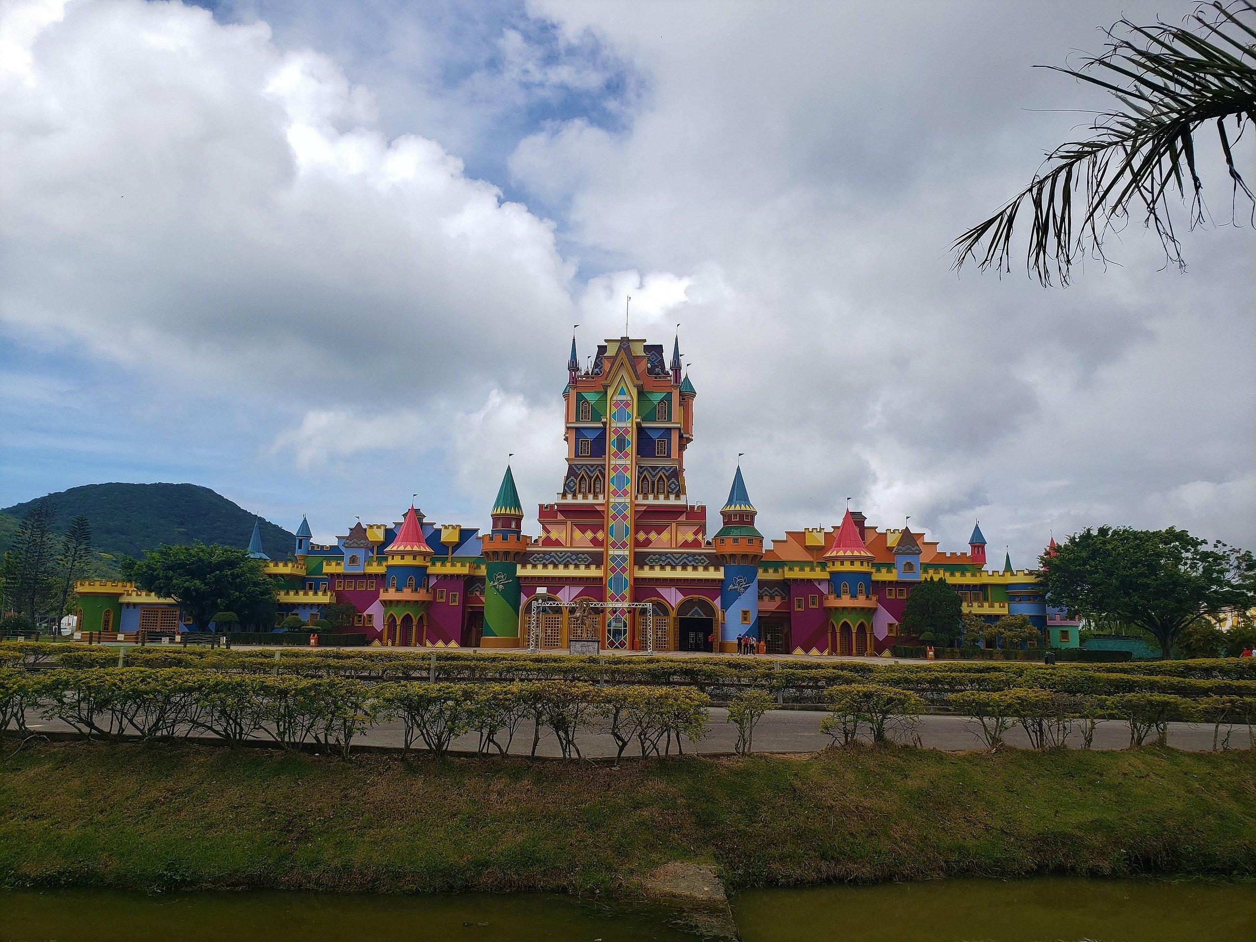 image-housing-carousel