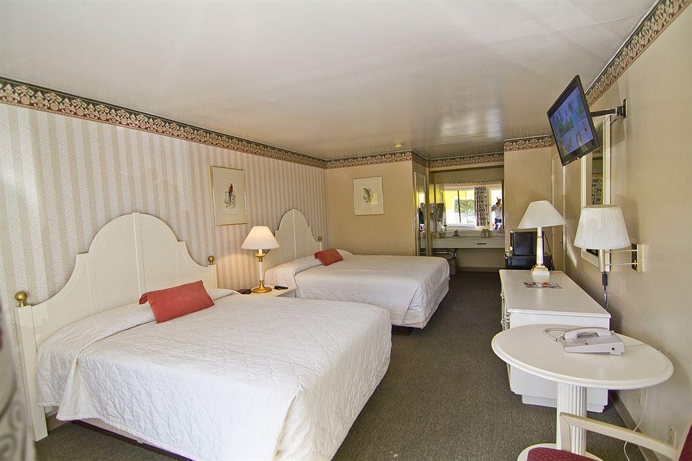 image-housing-carousel