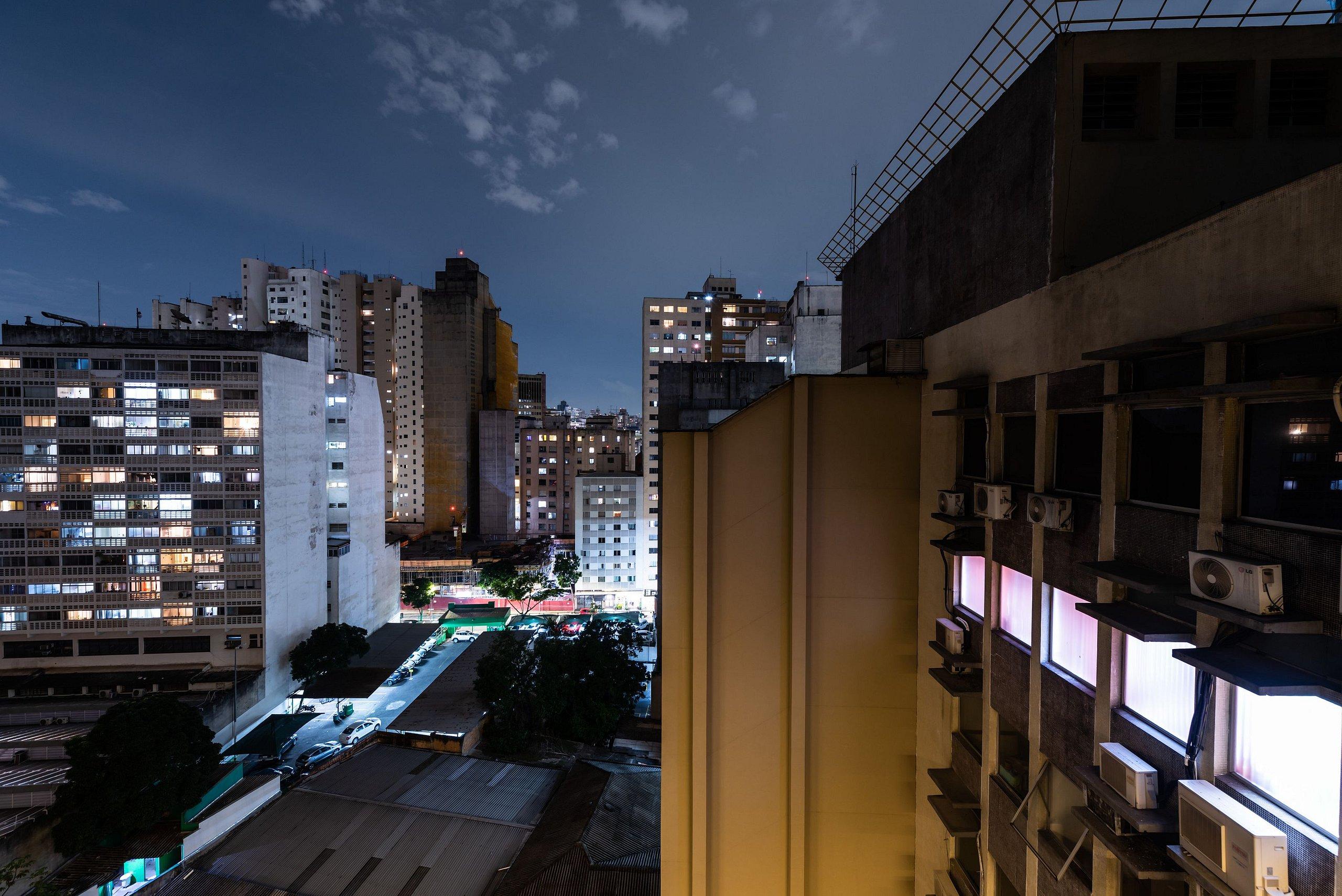 image-housing-carousel