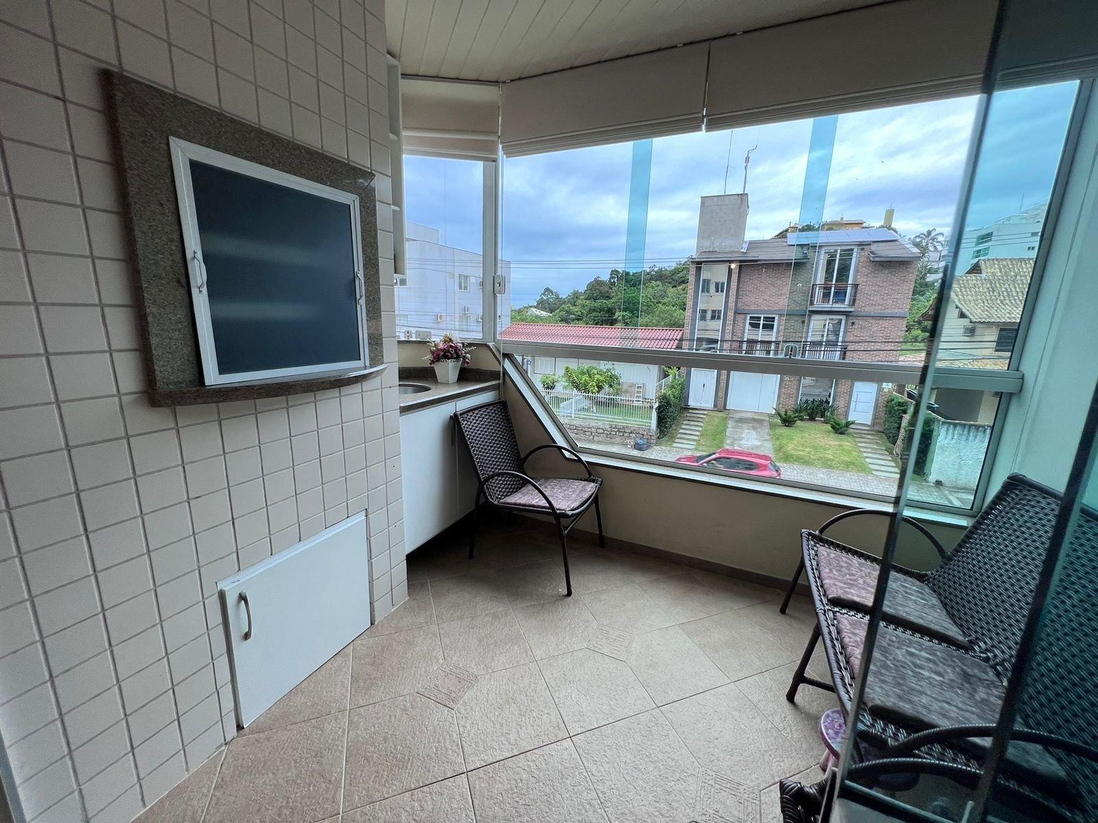 image-housing-carousel
