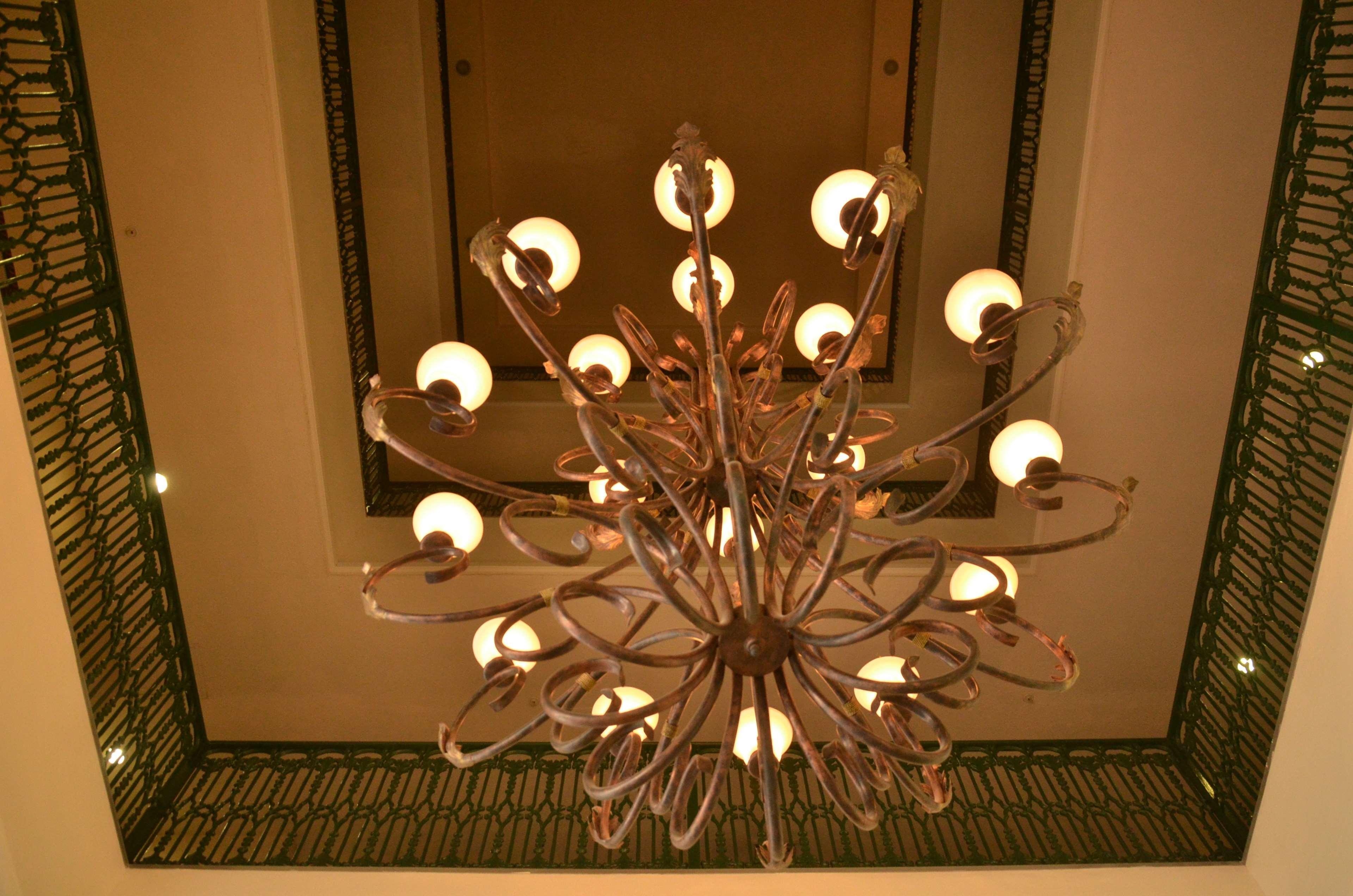 image-housing-carousel