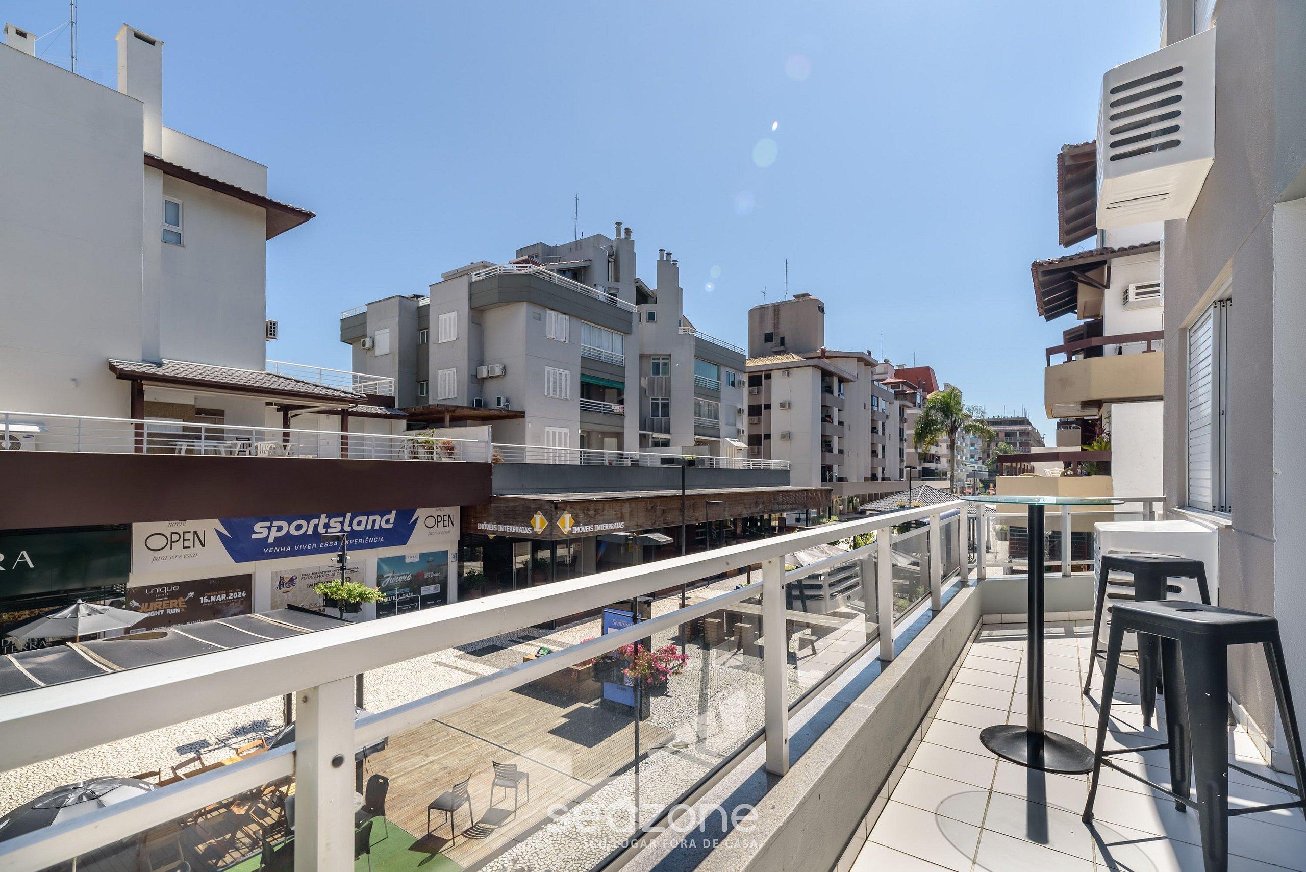 image-housing-carousel