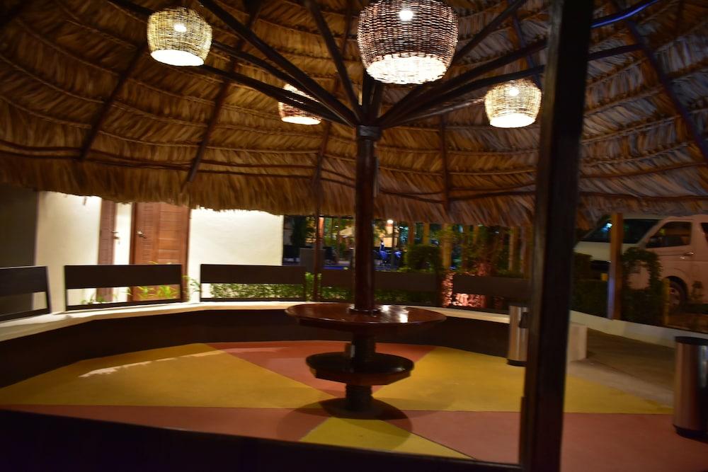 image-housing-carousel