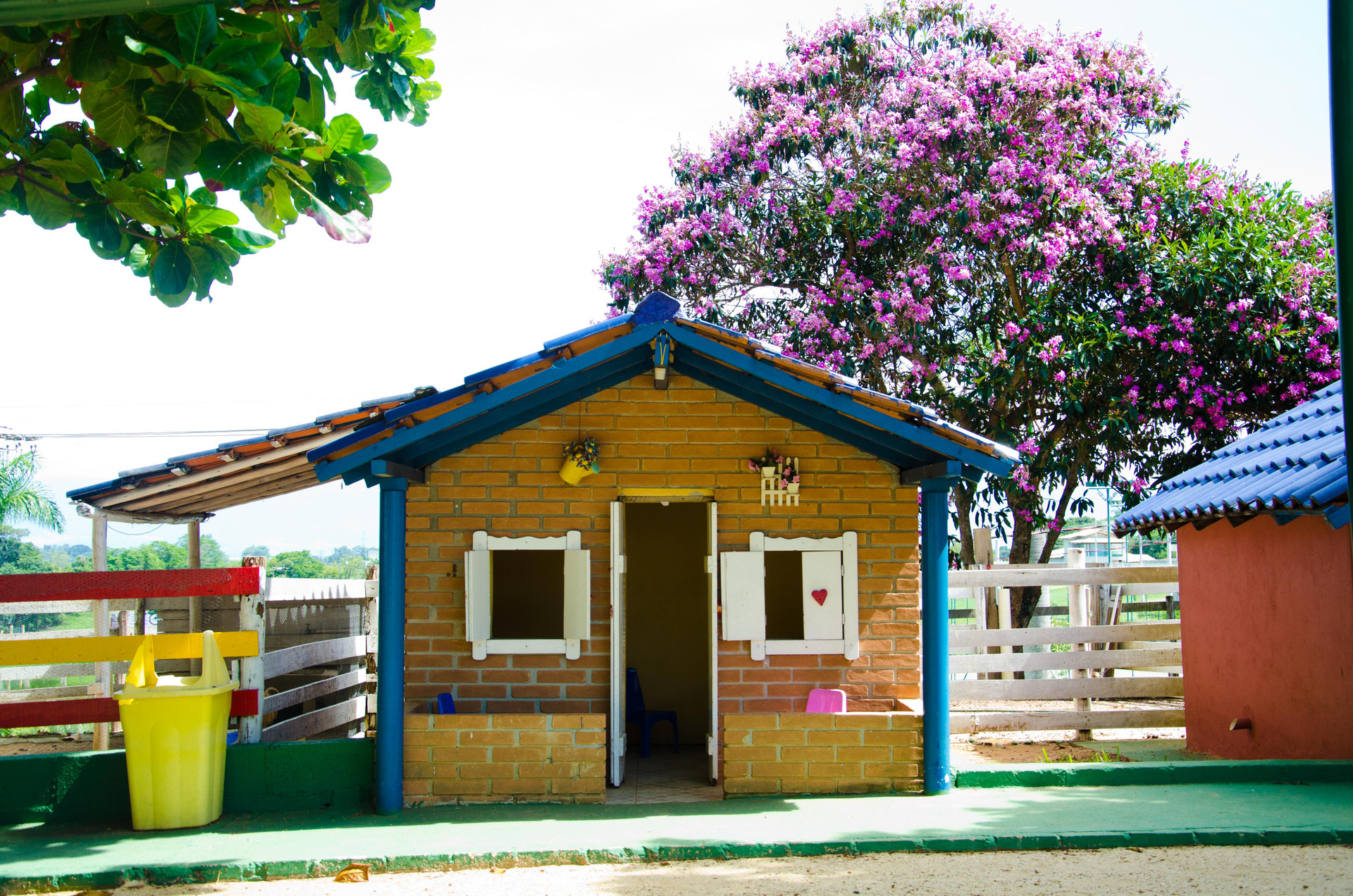 image-housing-carousel