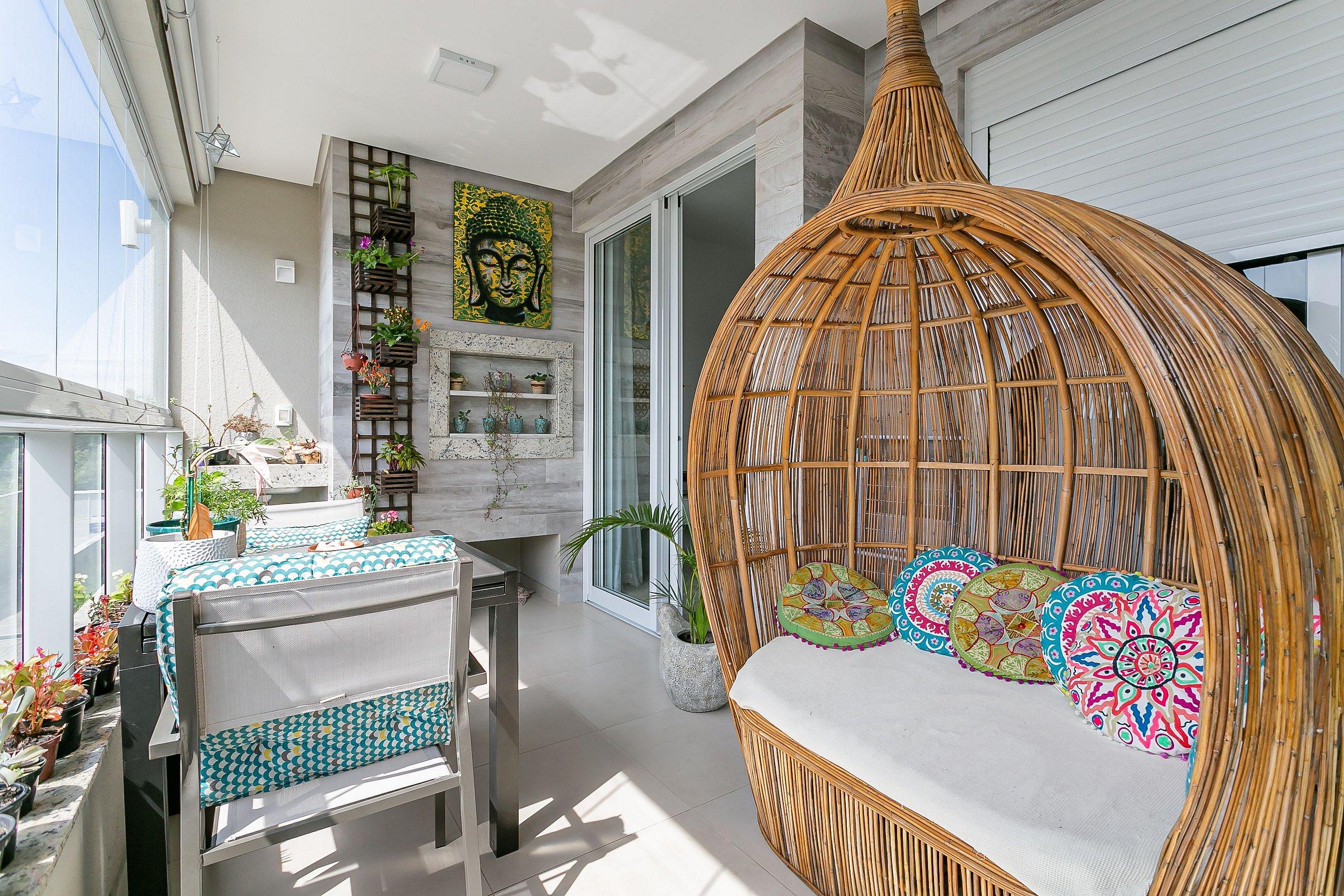 image-housing-carousel