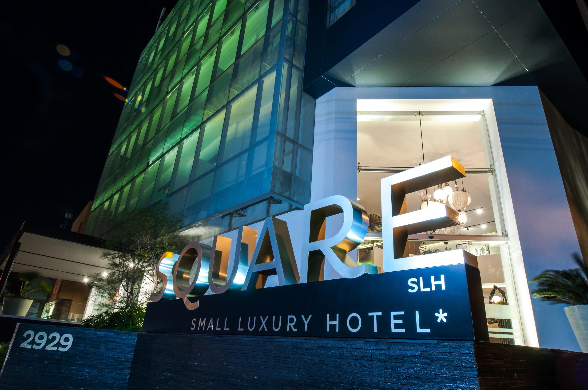 image-housing-carousel