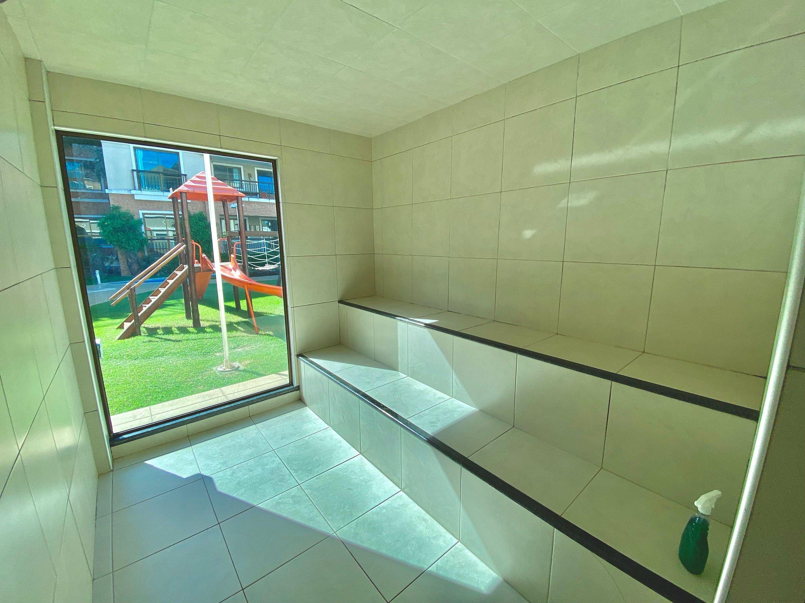 image-housing-carousel