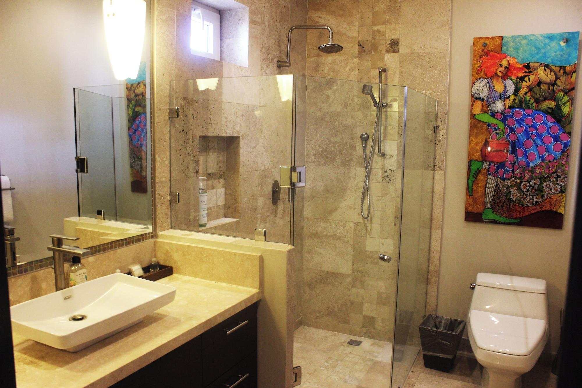 Penthouse, 2 habitaciones, 2 baños, vista parcial al océano